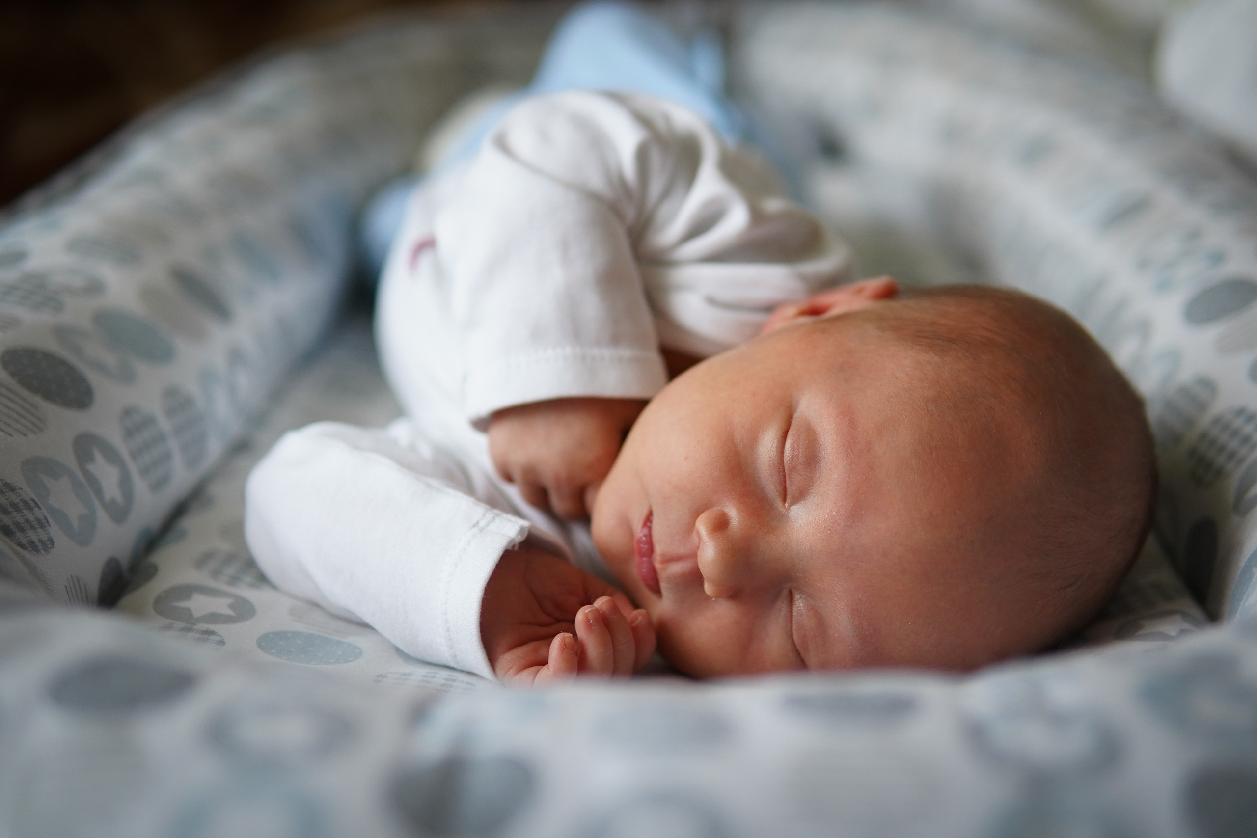 Съемка новорожденного с мамой. Фотограф Наталья Погодина в г. Обнинске