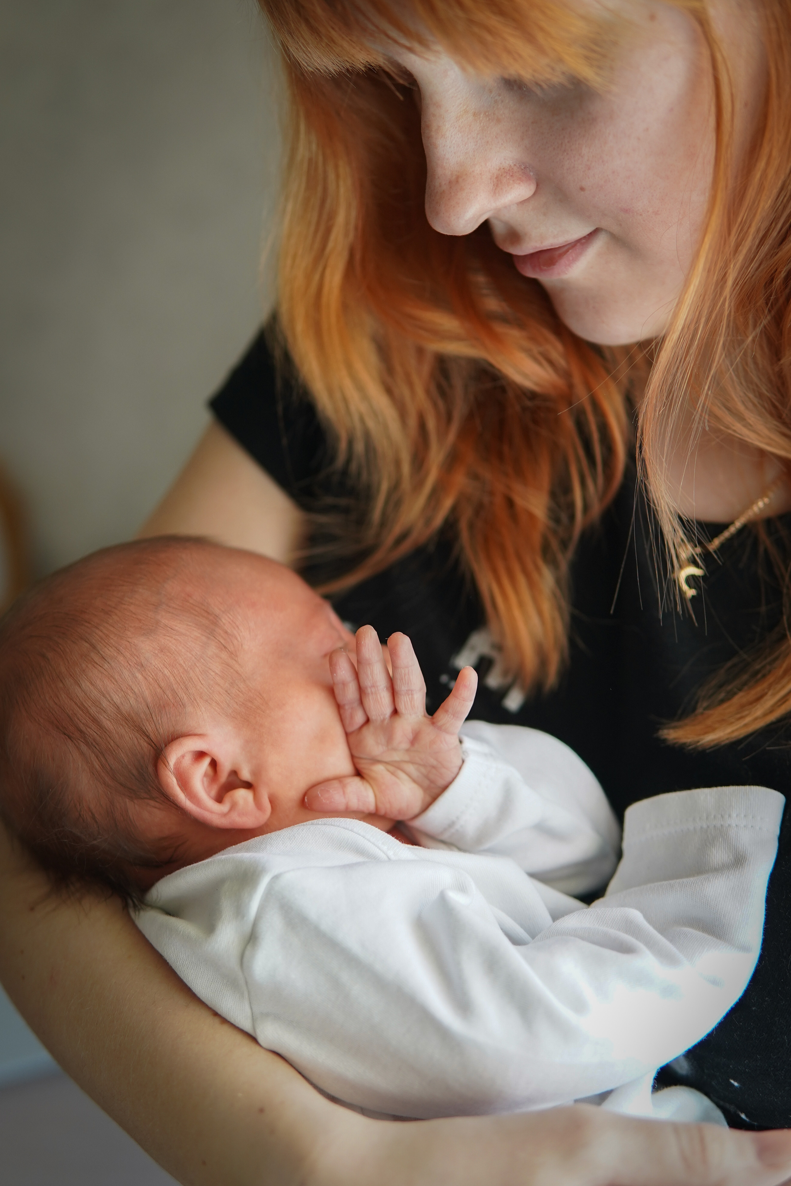 Съемка новорожденного с мамой. Фотограф Наталья Погодина в г. Обнинске