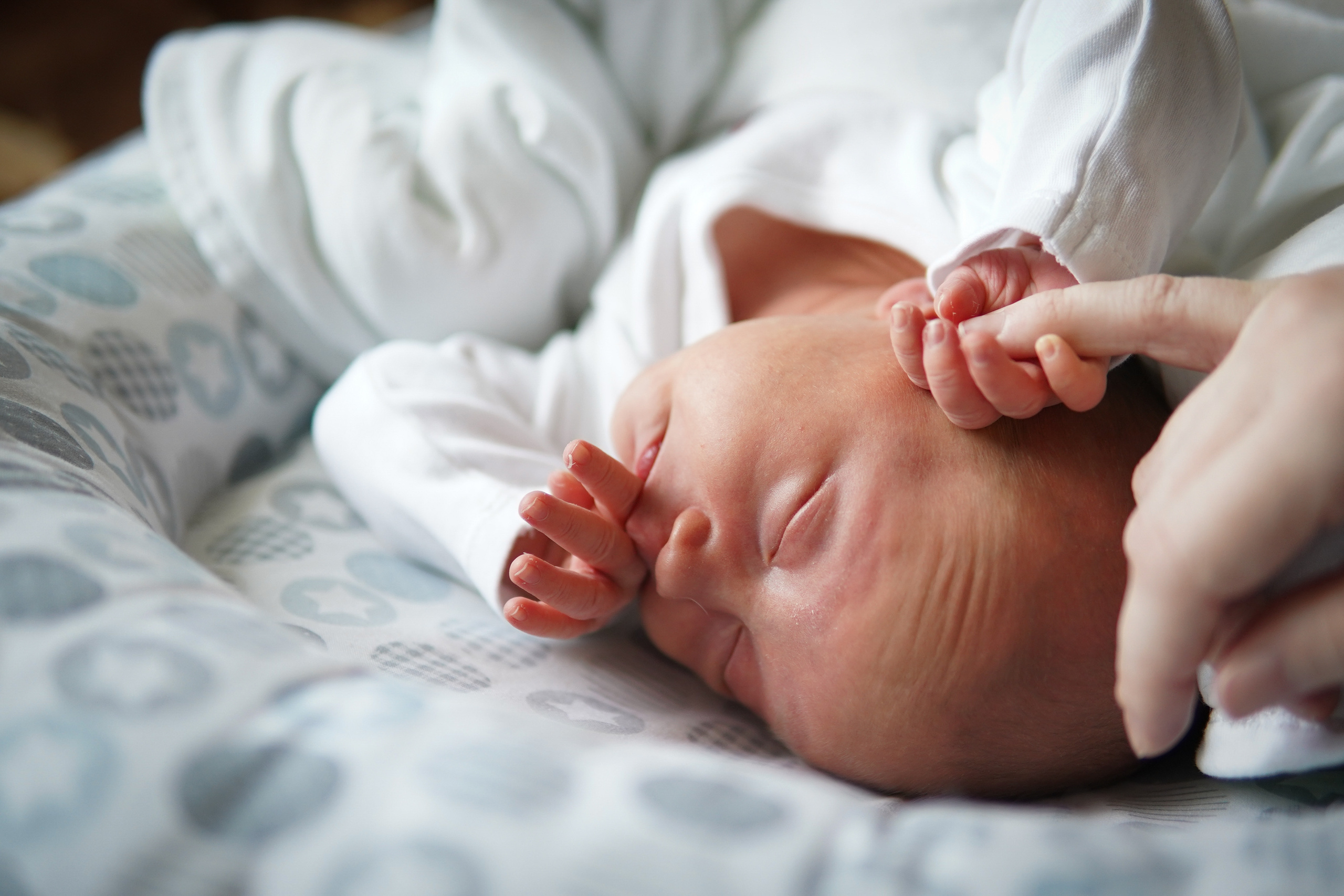 Съемка новорожденного с мамой. Фотограф Наталья Погодина в г. Обнинске