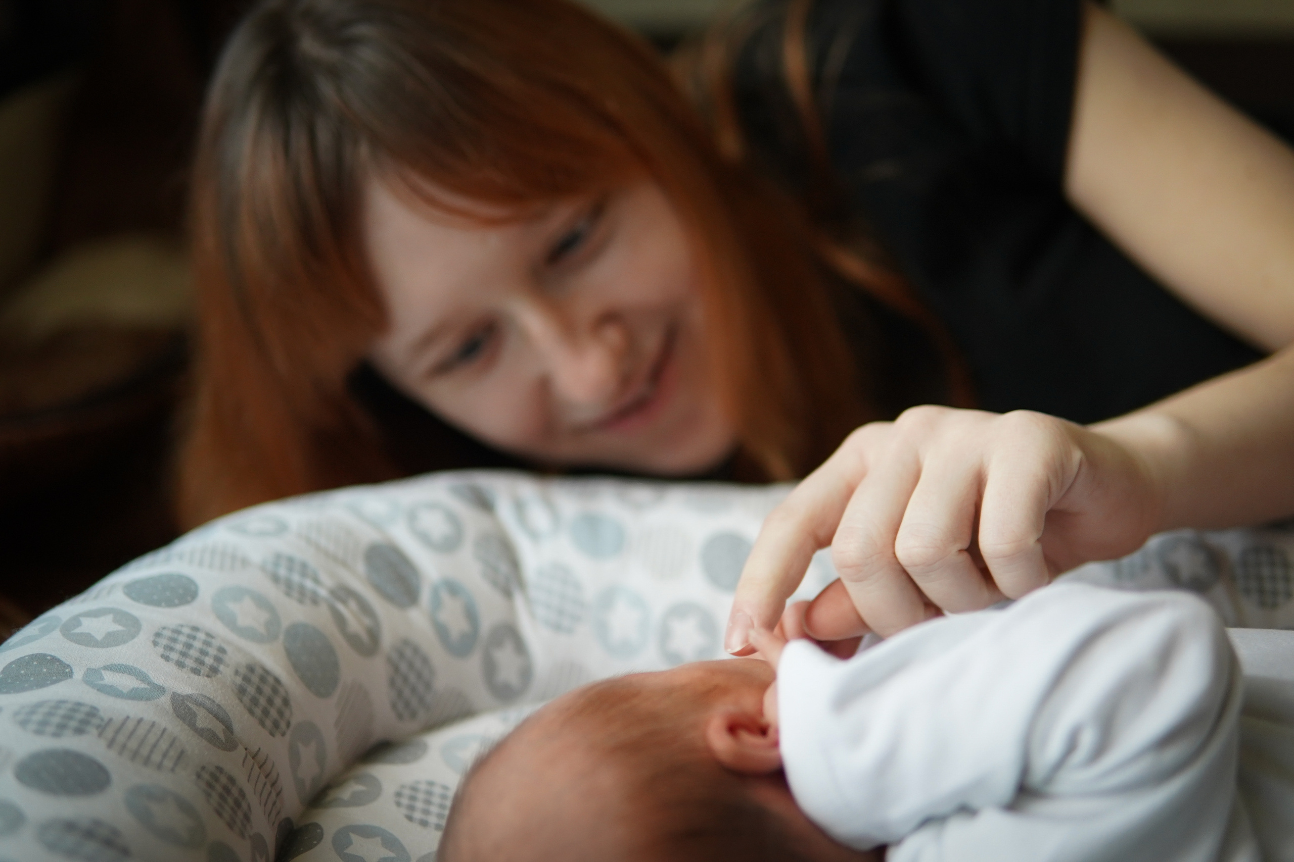 Съемка новорожденного с мамой. Фотограф Наталья Погодина в г. Обнинске