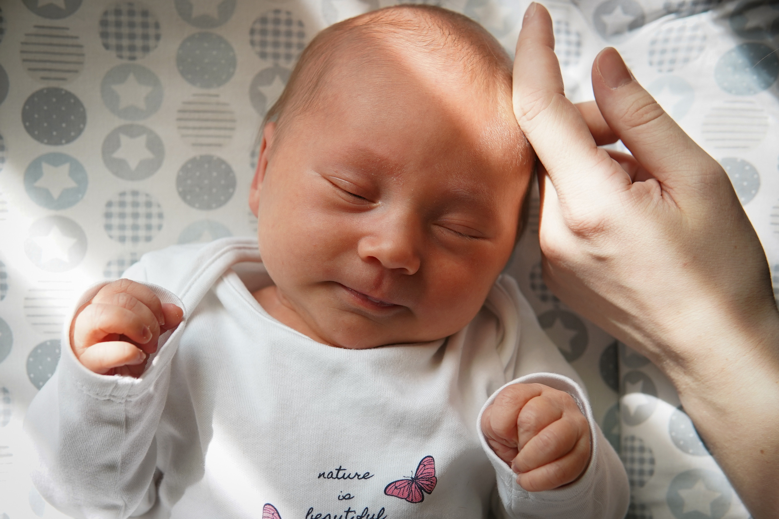 Съемка новорожденного с мамой. Фотограф Наталья Погодина в г. Обнинске