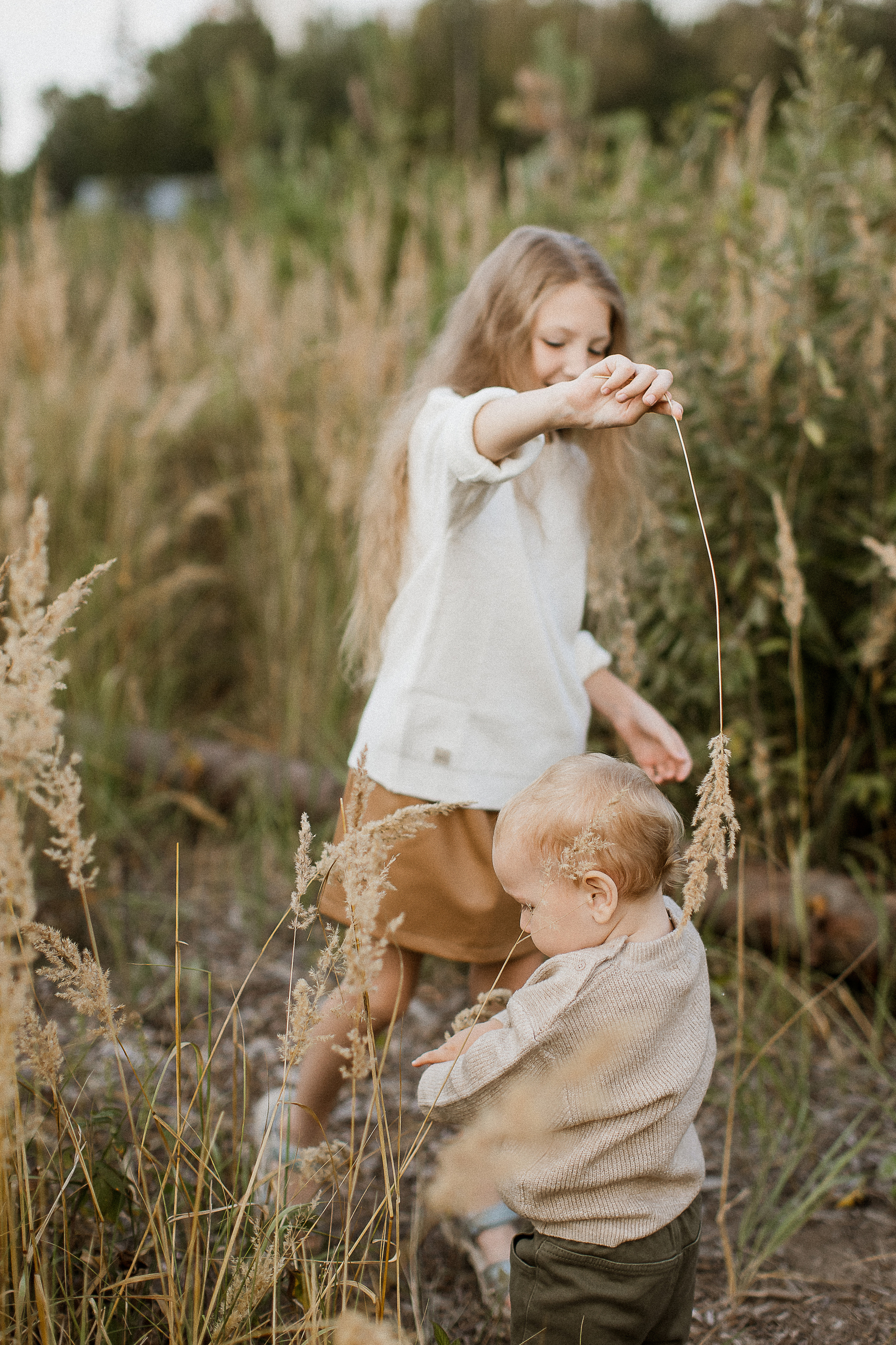 Вика, Ваня, Максим, Саша и кузнечик. Your story in photos