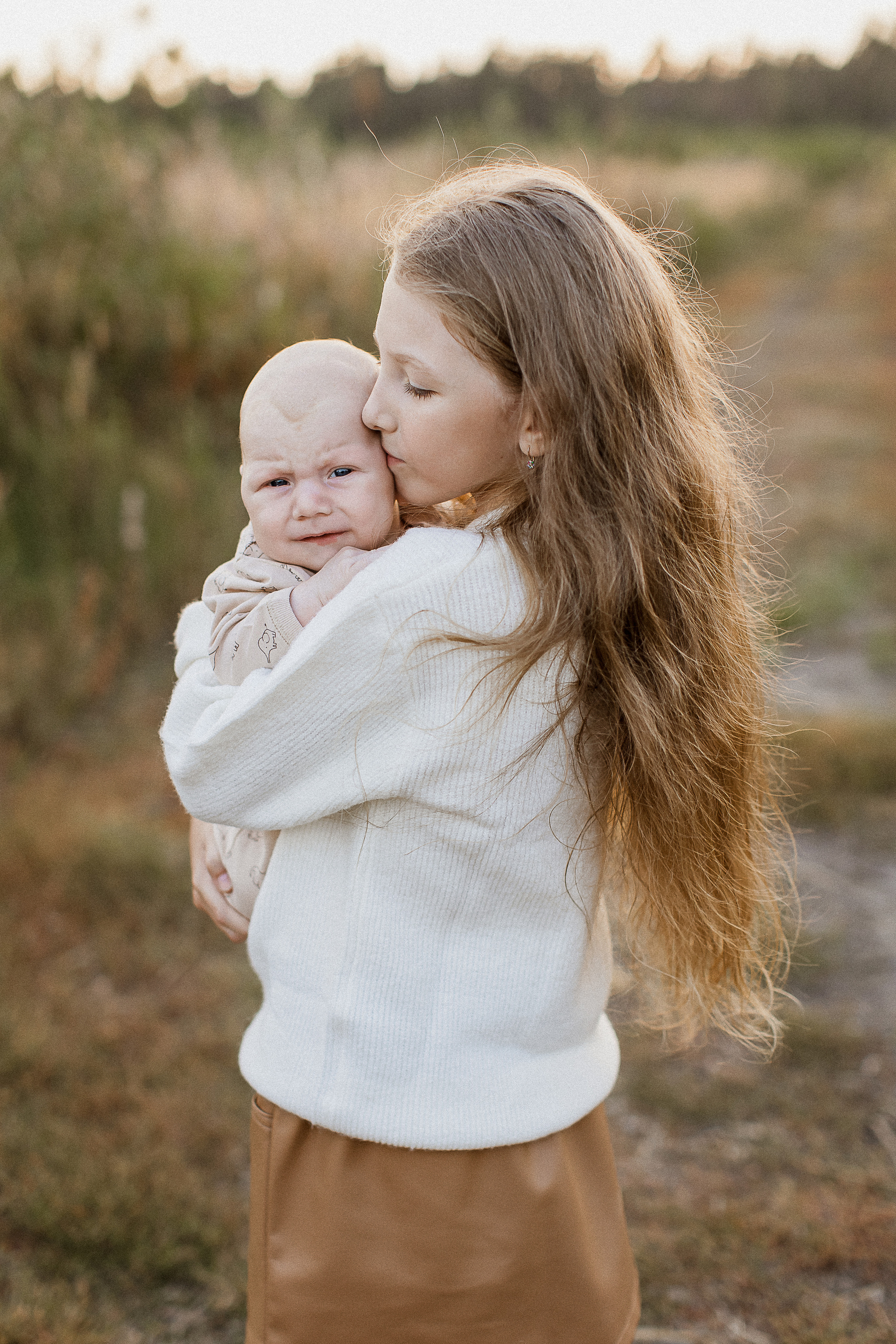 Вика, Ваня, Максим, Саша и кузнечик. Your story in photos