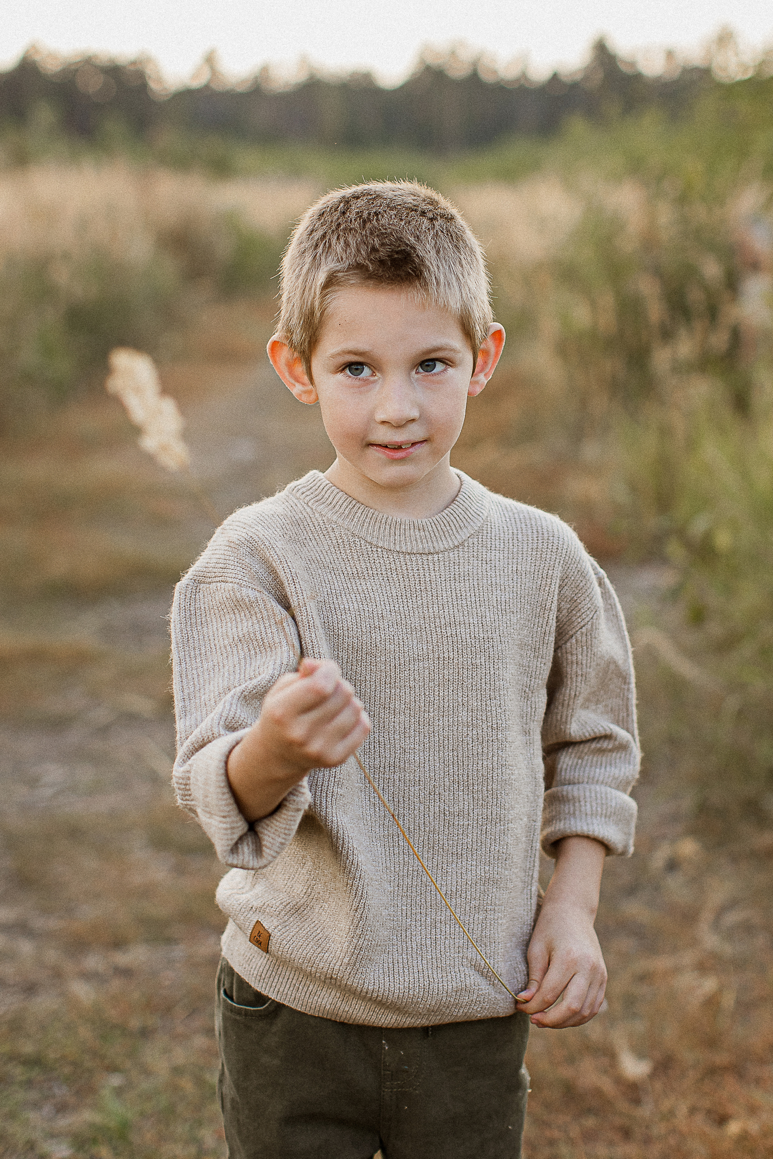 Вика, Ваня, Максим, Саша и кузнечик. Your story in photos