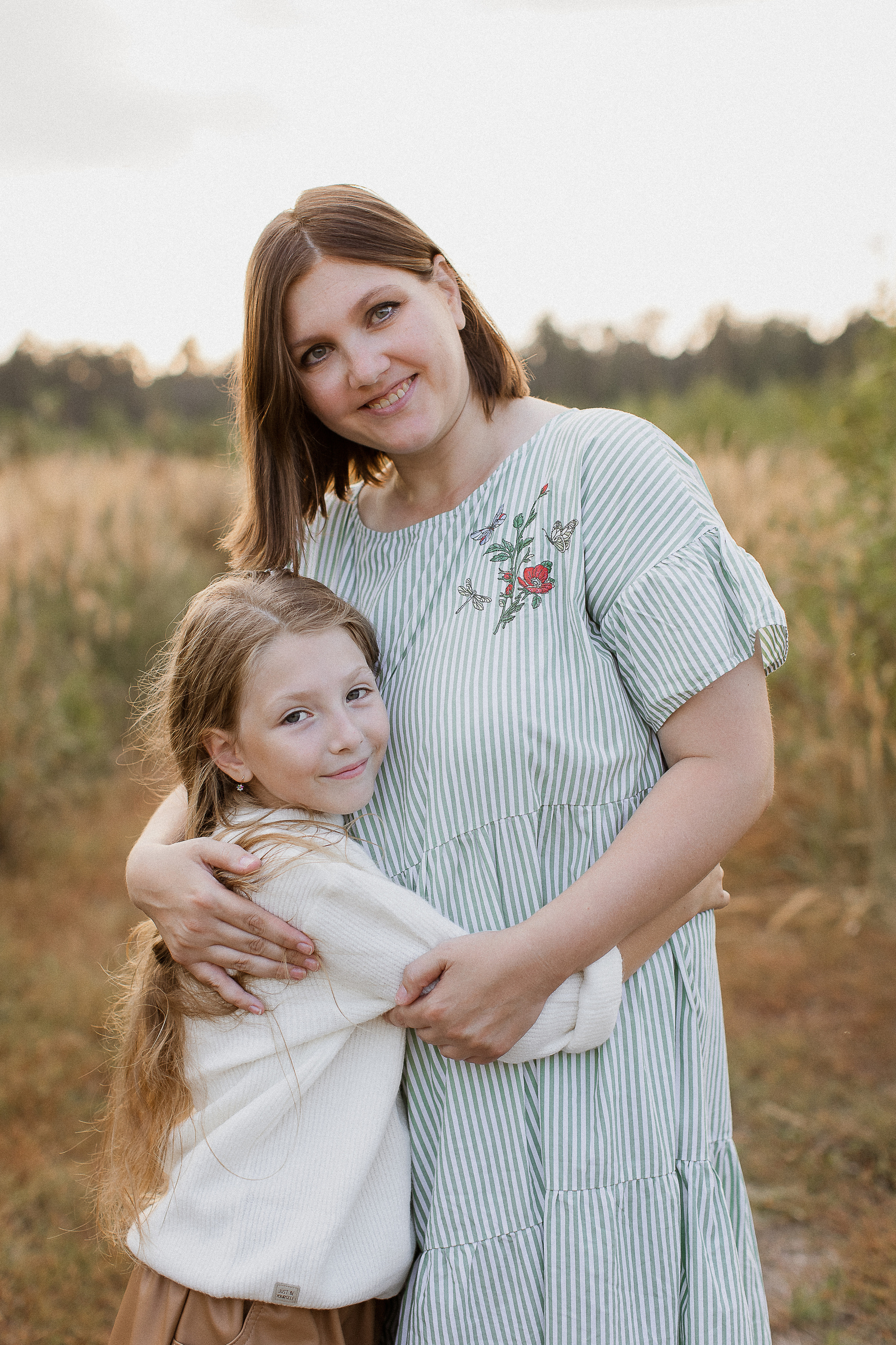 Вика, Ваня, Максим, Саша и кузнечик. Your story in photos