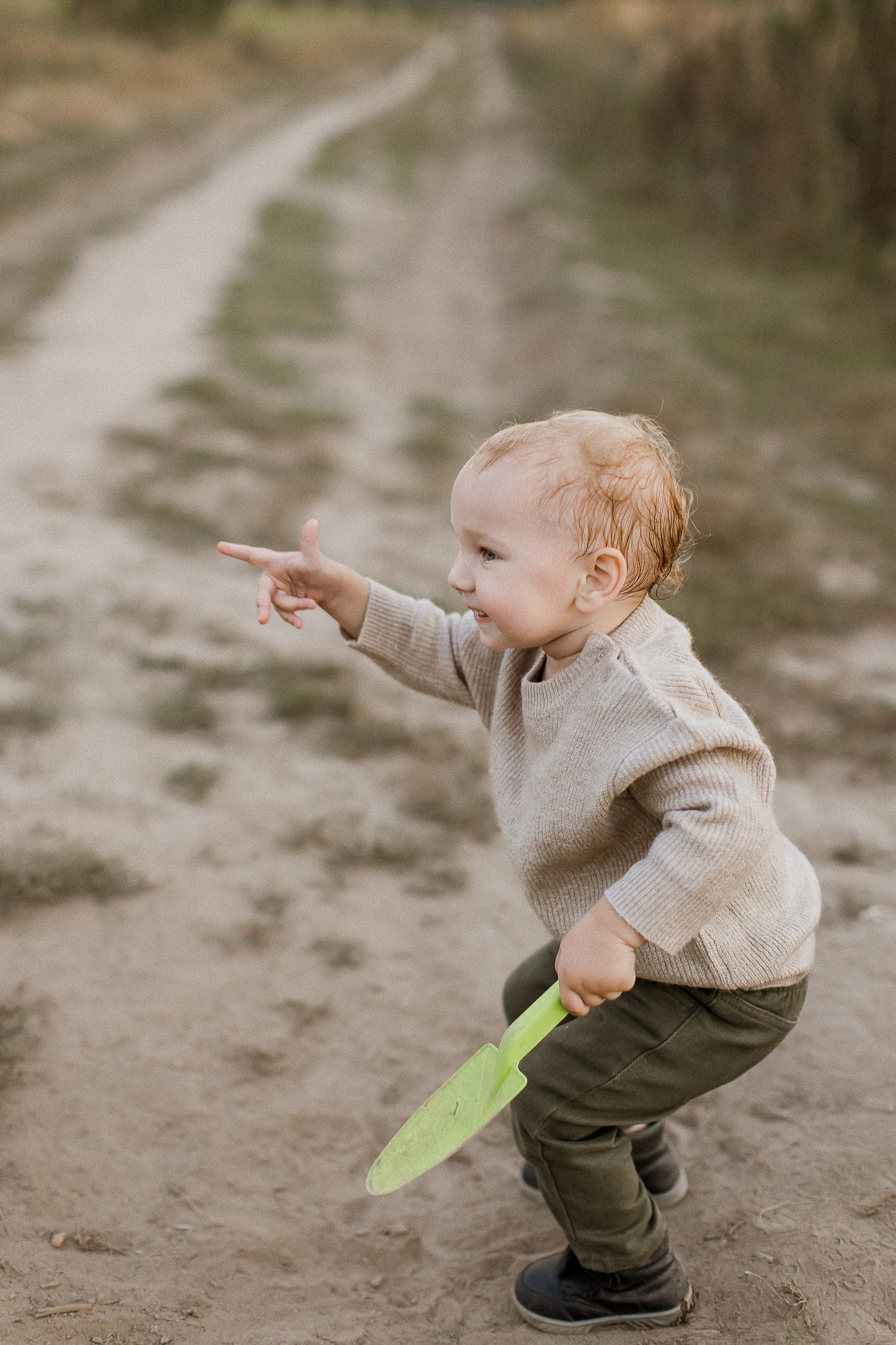 Вика, Ваня, Максим, Саша и кузнечик. Your story in photos