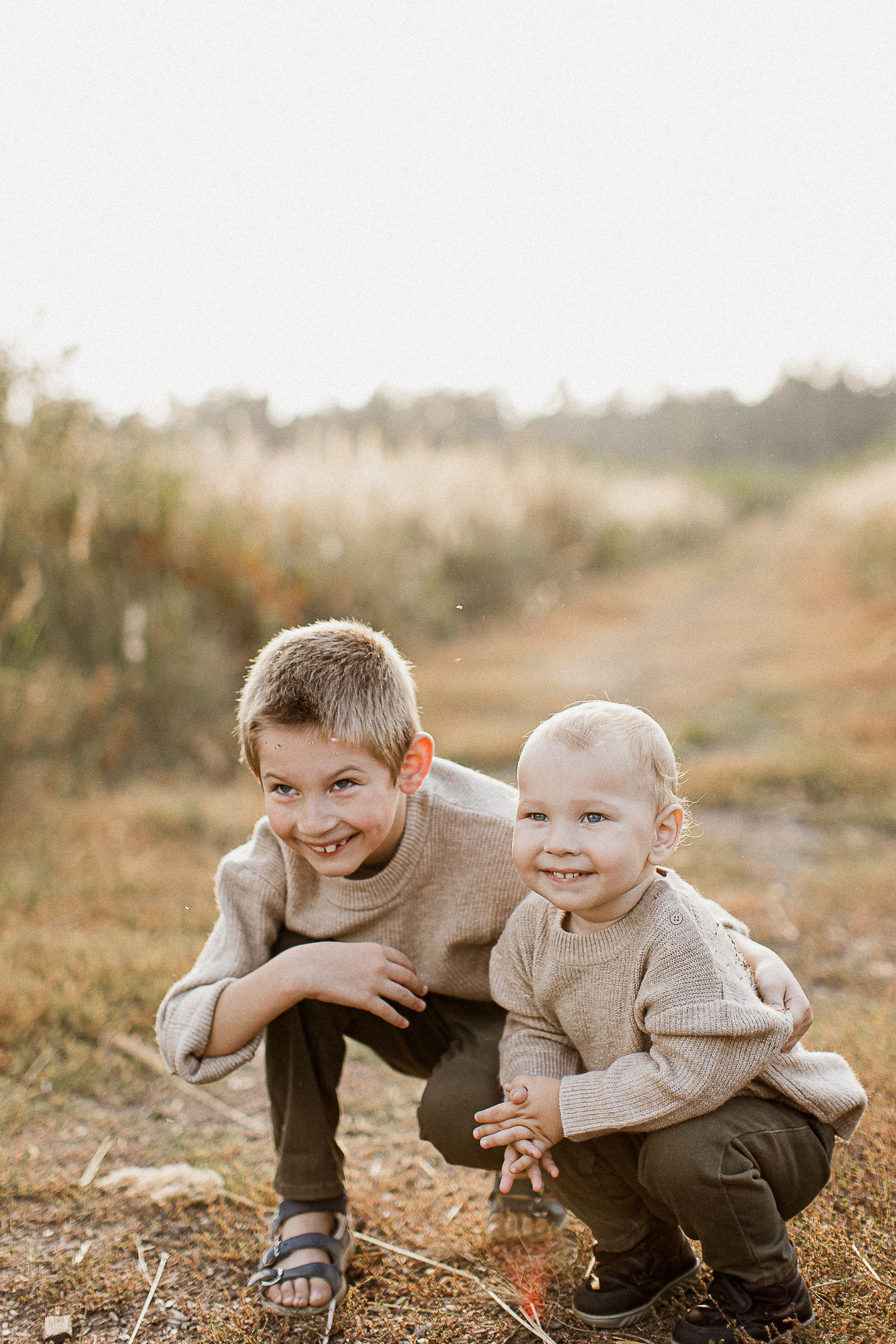 Вика, Ваня, Максим, Саша и кузнечик. Your story in photos