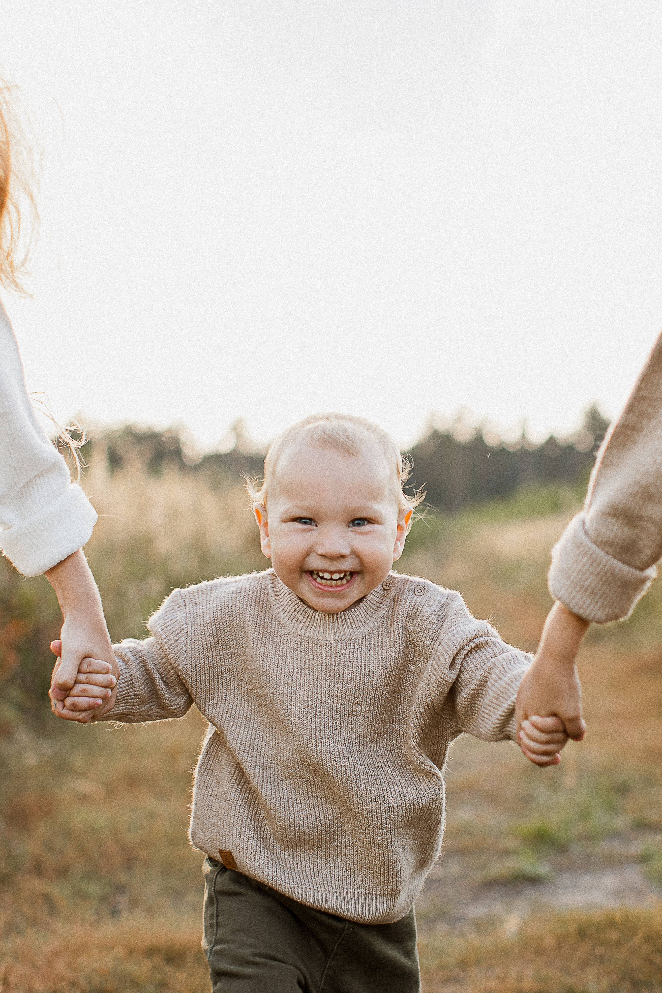 Вика, Ваня, Максим, Саша и кузнечик. Your story in photos