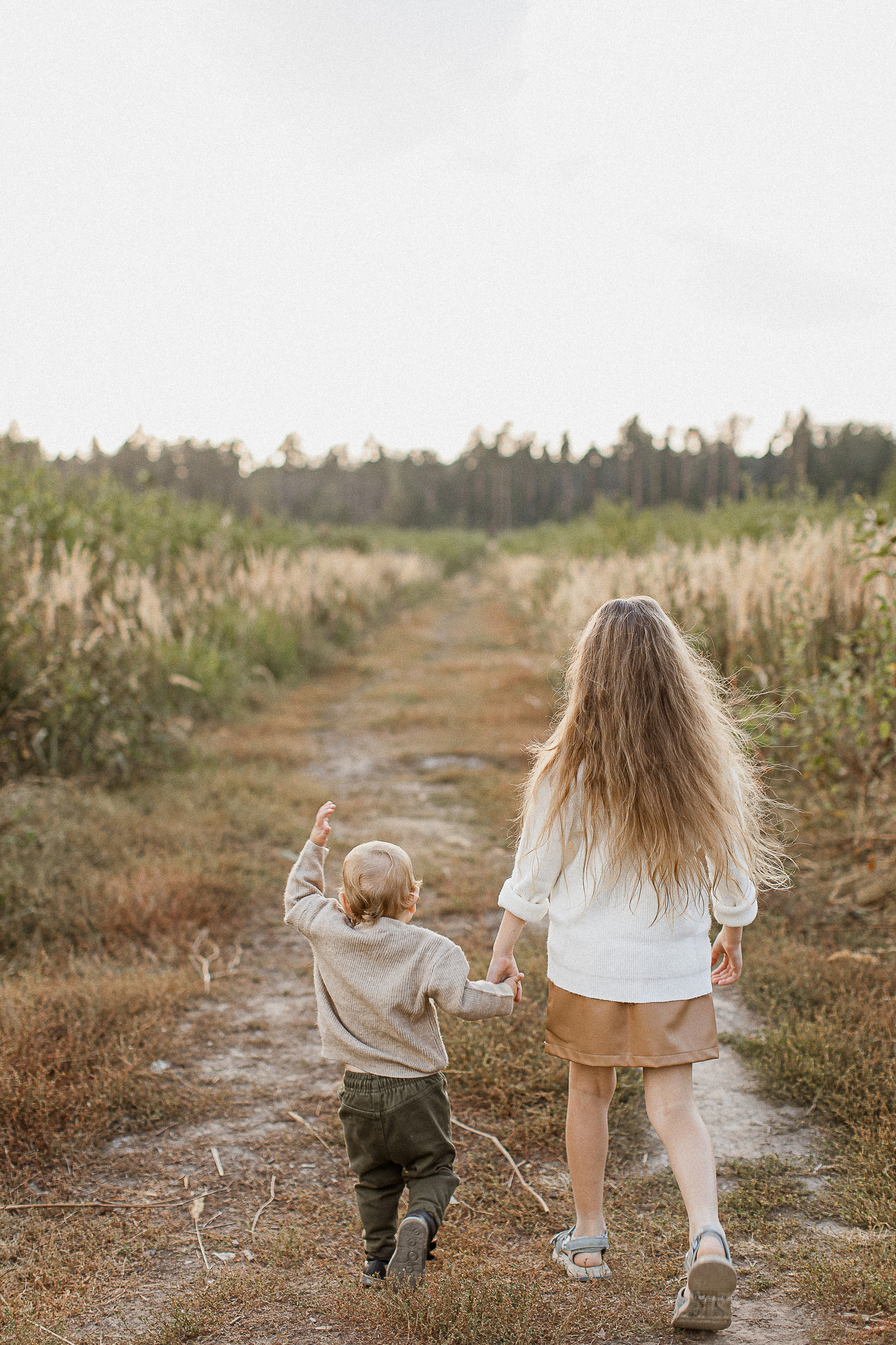 Вика, Ваня, Максим, Саша и кузнечик. Your story in photos