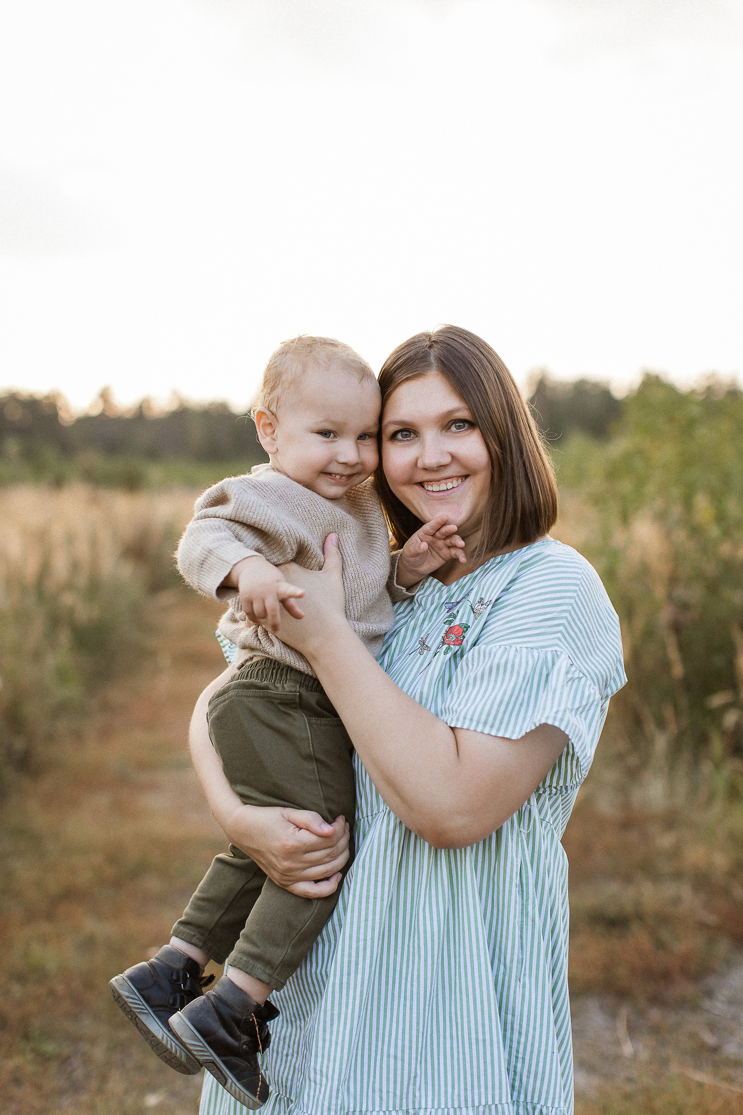 Вика, Ваня, Максим, Саша и кузнечик. Your story in photos