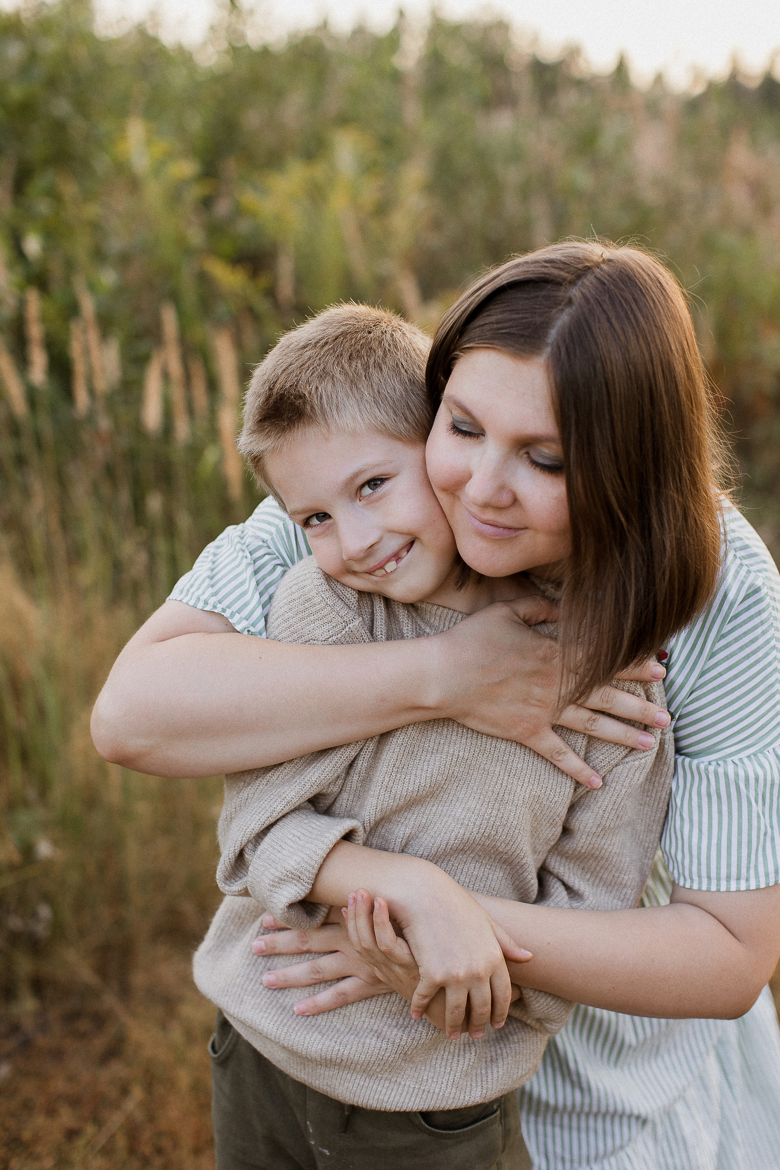 Вика, Ваня, Максим, Саша и кузнечик. Your story in photos