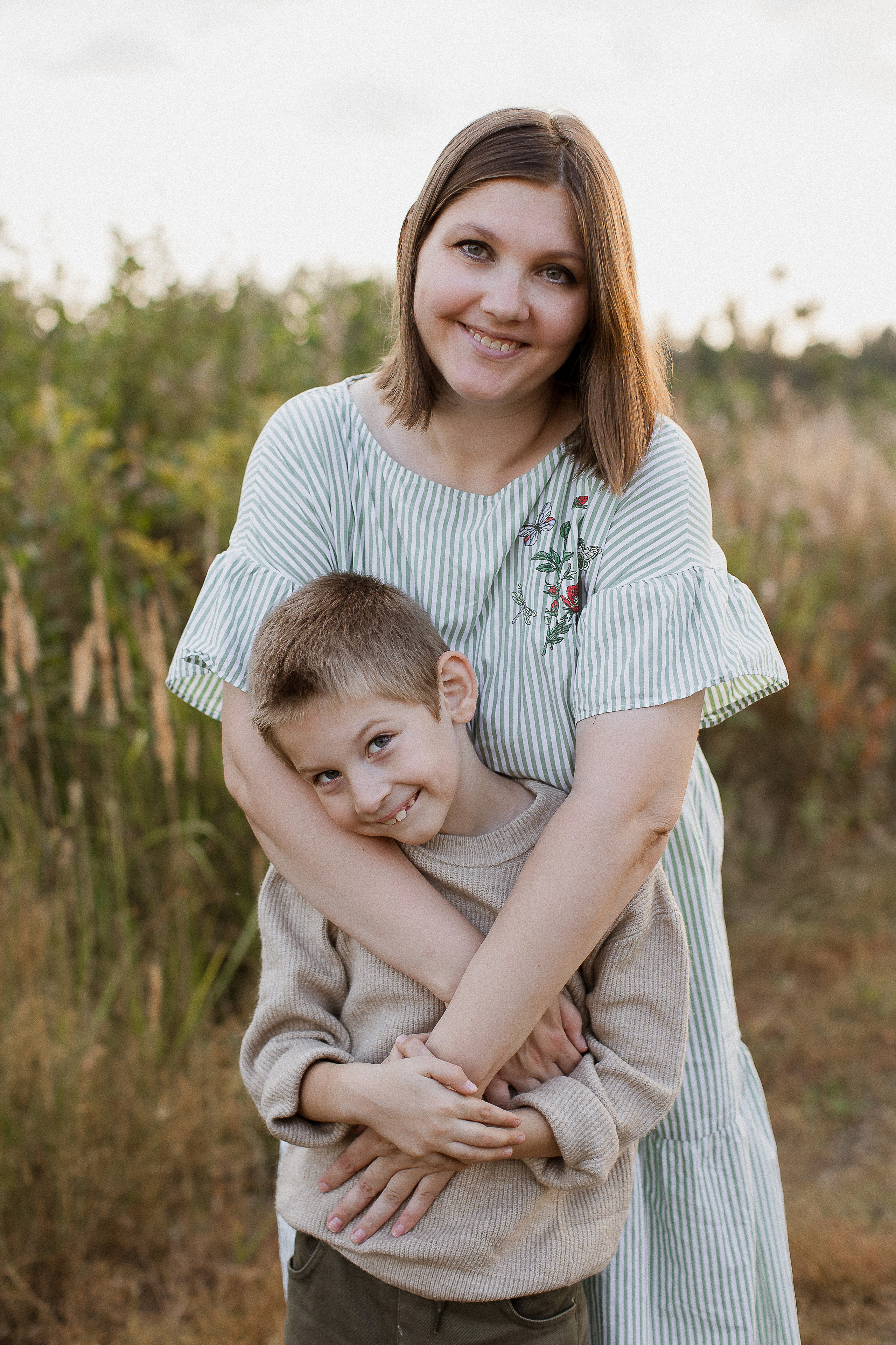 Вика, Ваня, Максим, Саша и кузнечик. Your story in photos