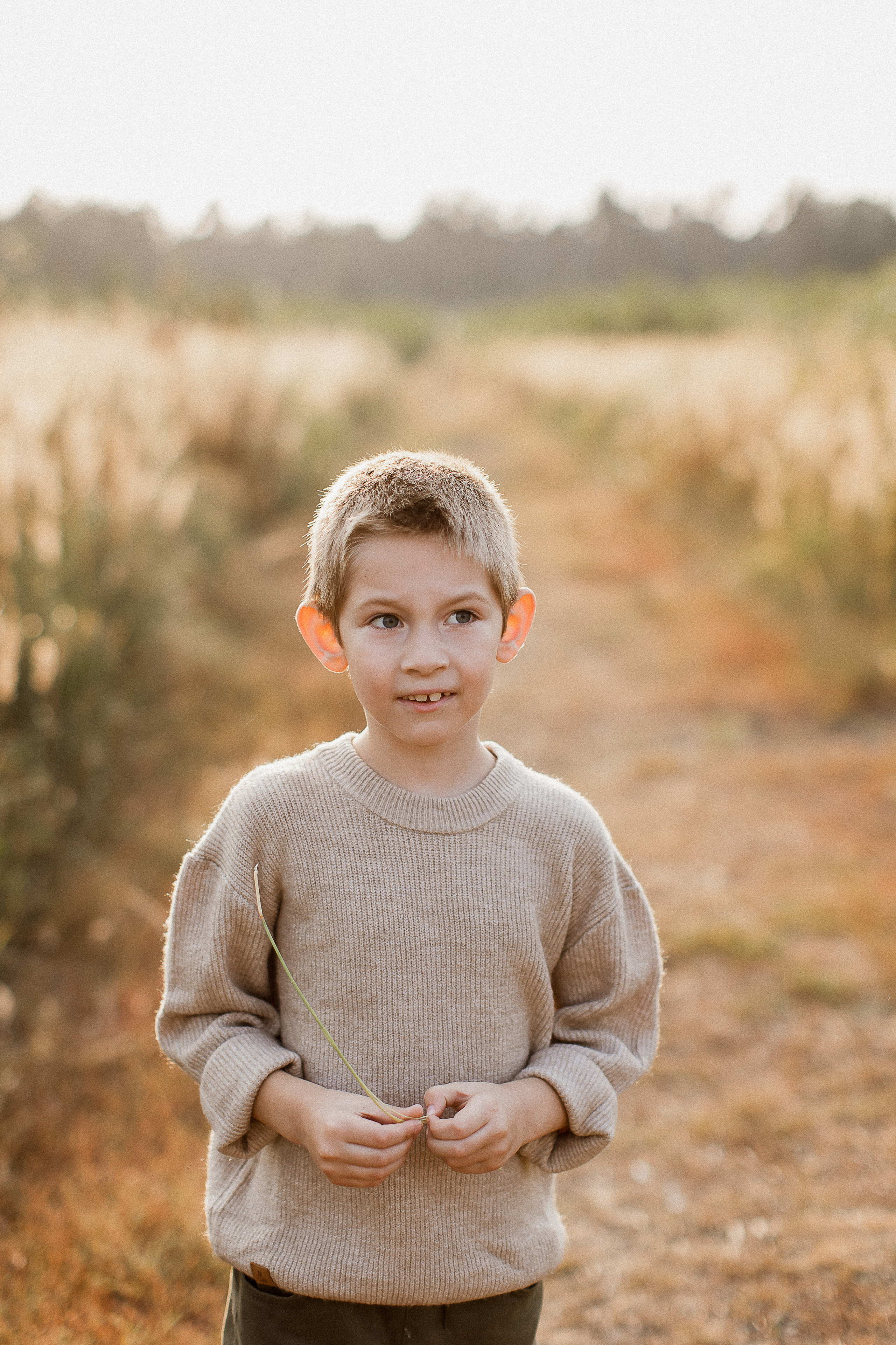 Вика, Ваня, Максим, Саша и кузнечик. Your story in photos