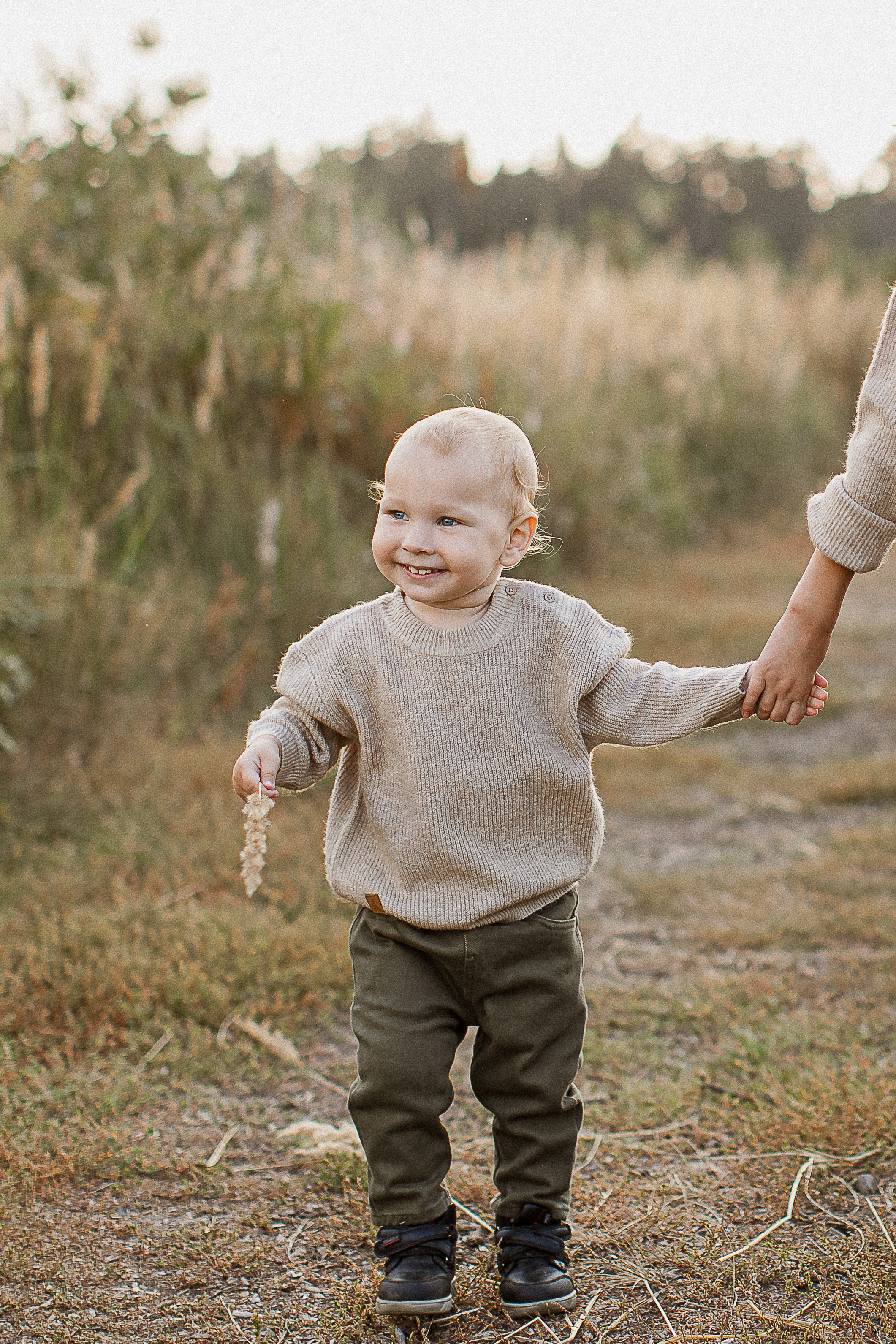 Вика, Ваня, Максим, Саша и кузнечик. Your story in photos
