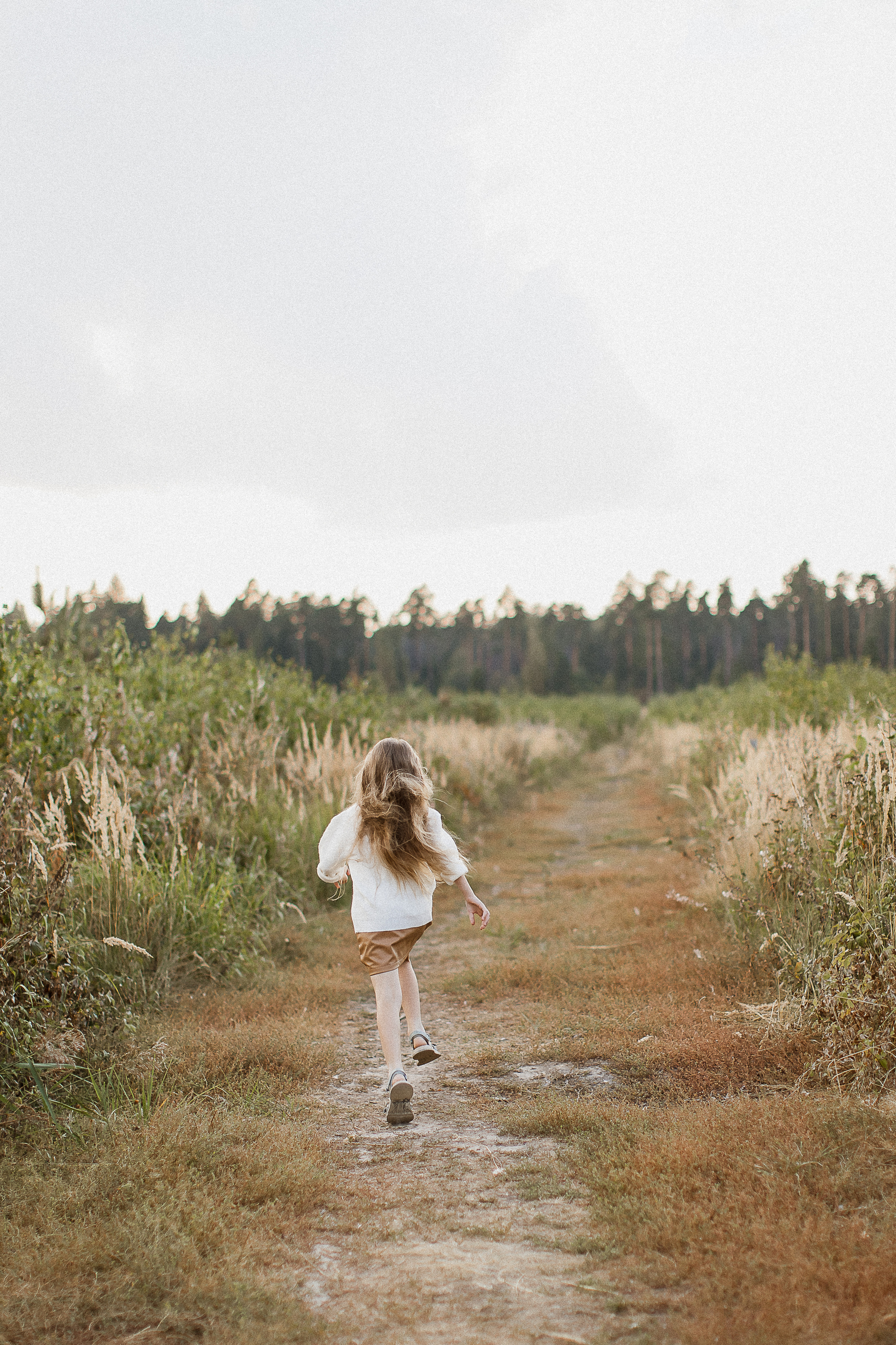 Вика, Ваня, Максим, Саша и кузнечик. Your story in photos