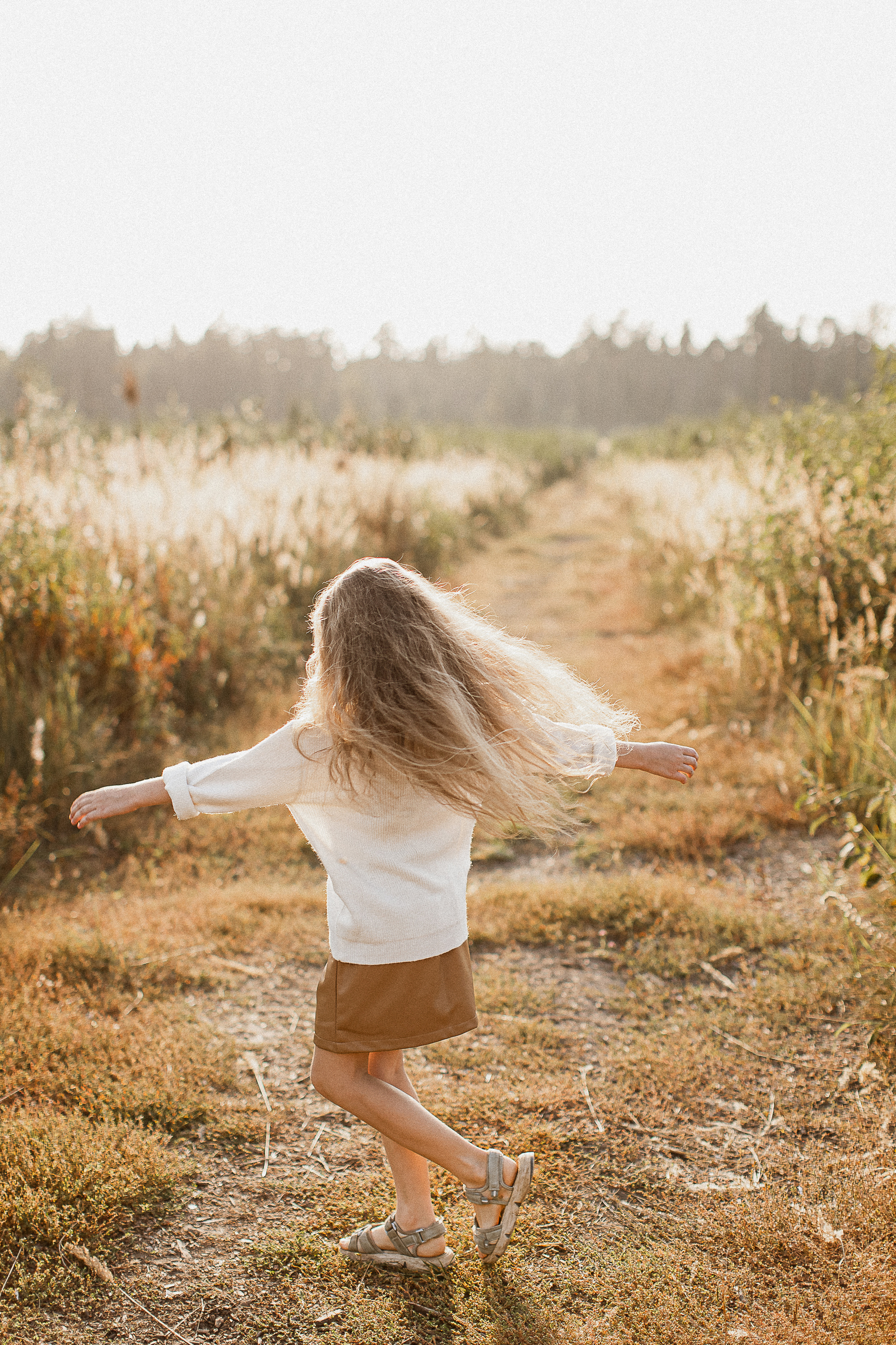 Вика, Ваня, Максим, Саша и кузнечик. Your story in photos