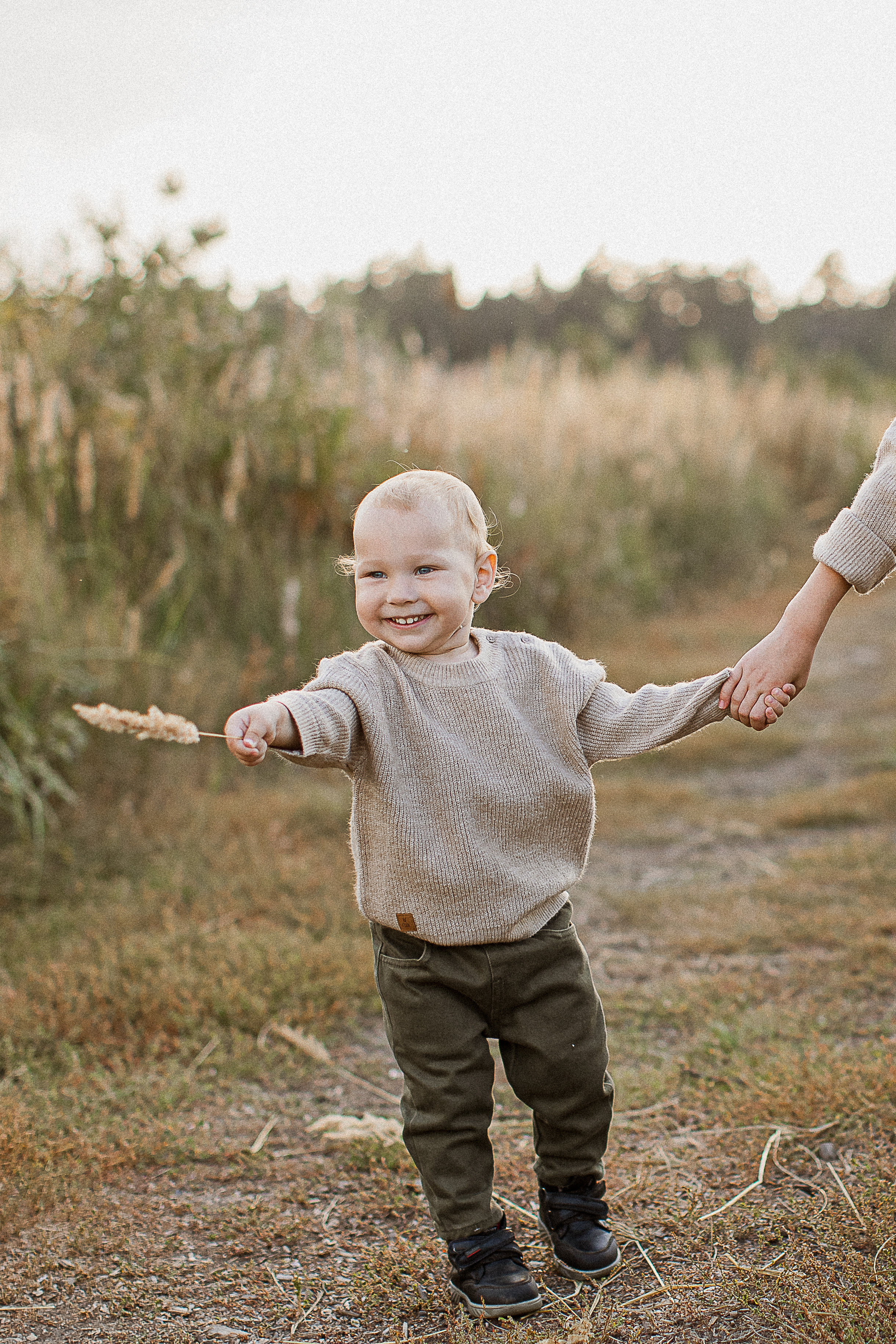 Вика, Ваня, Максим, Саша и кузнечик. Your story in photos