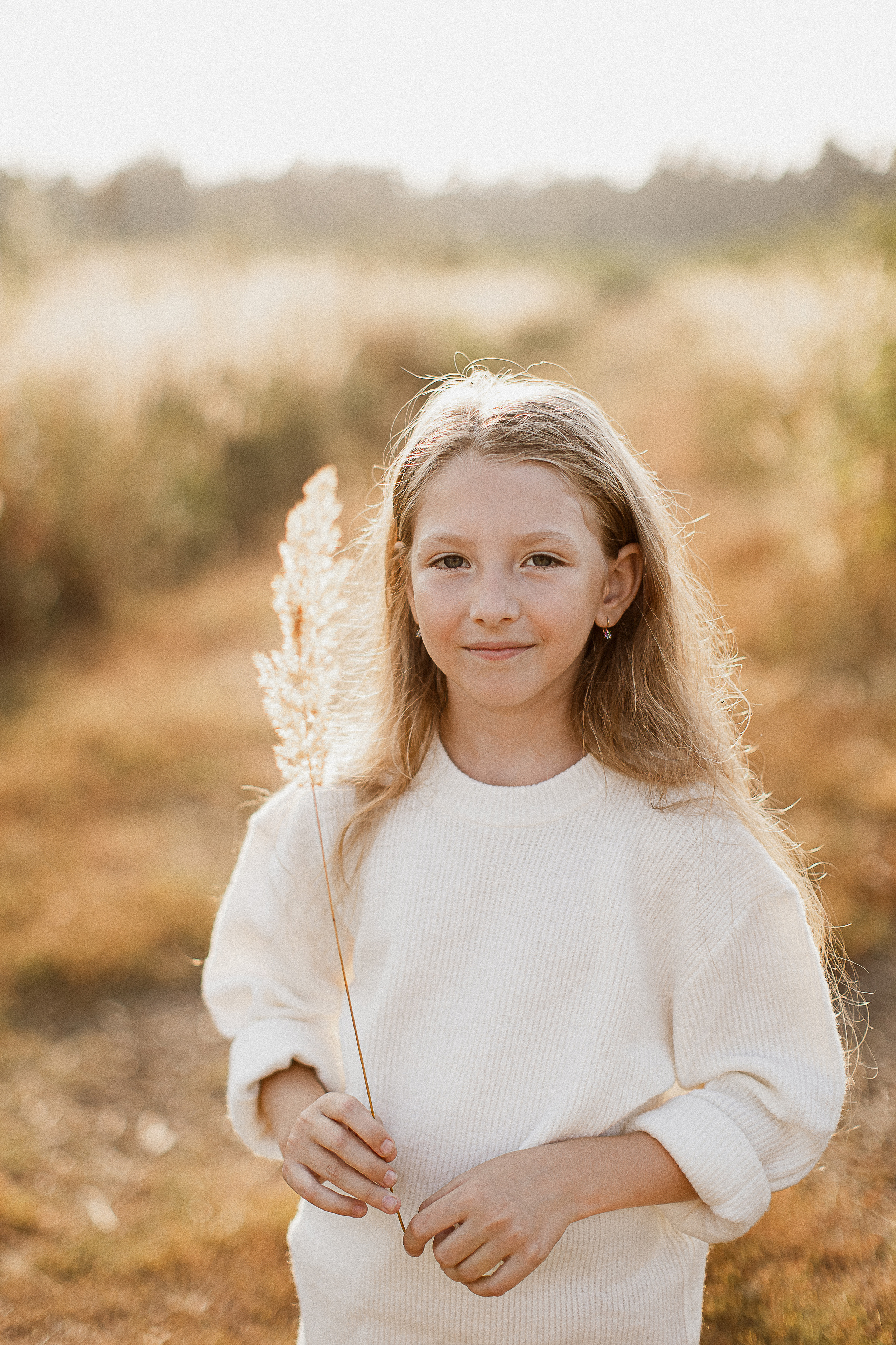 Вика, Ваня, Максим, Саша и кузнечик. Your story in photos