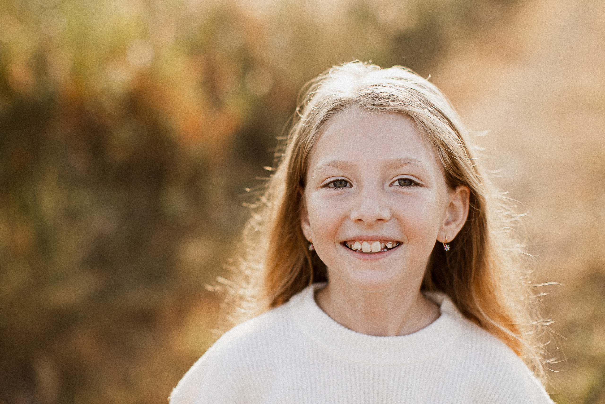 Вика, Ваня, Максим, Саша и кузнечик. Your story in photos