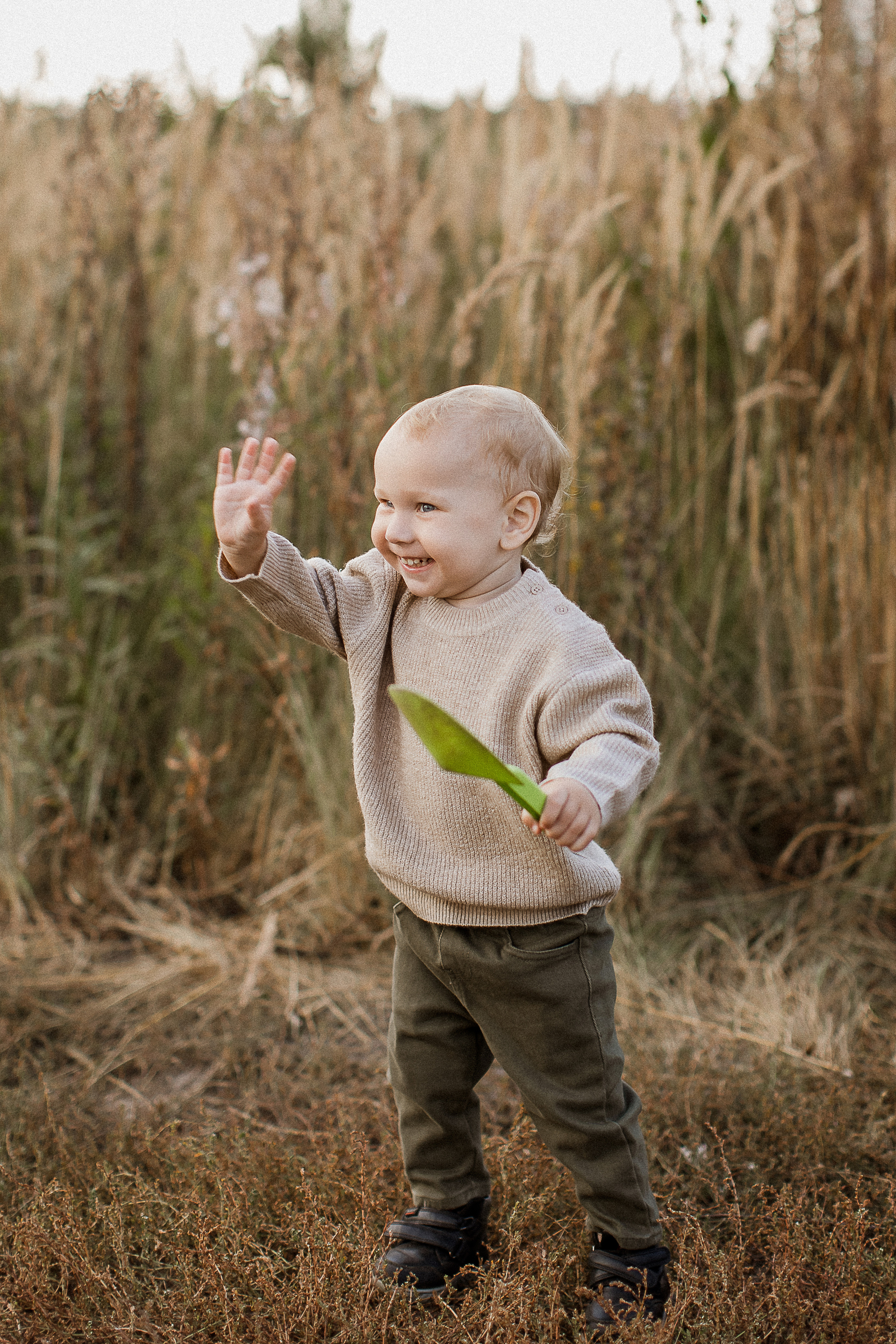 Вика, Ваня, Максим, Саша и кузнечик. Your story in photos