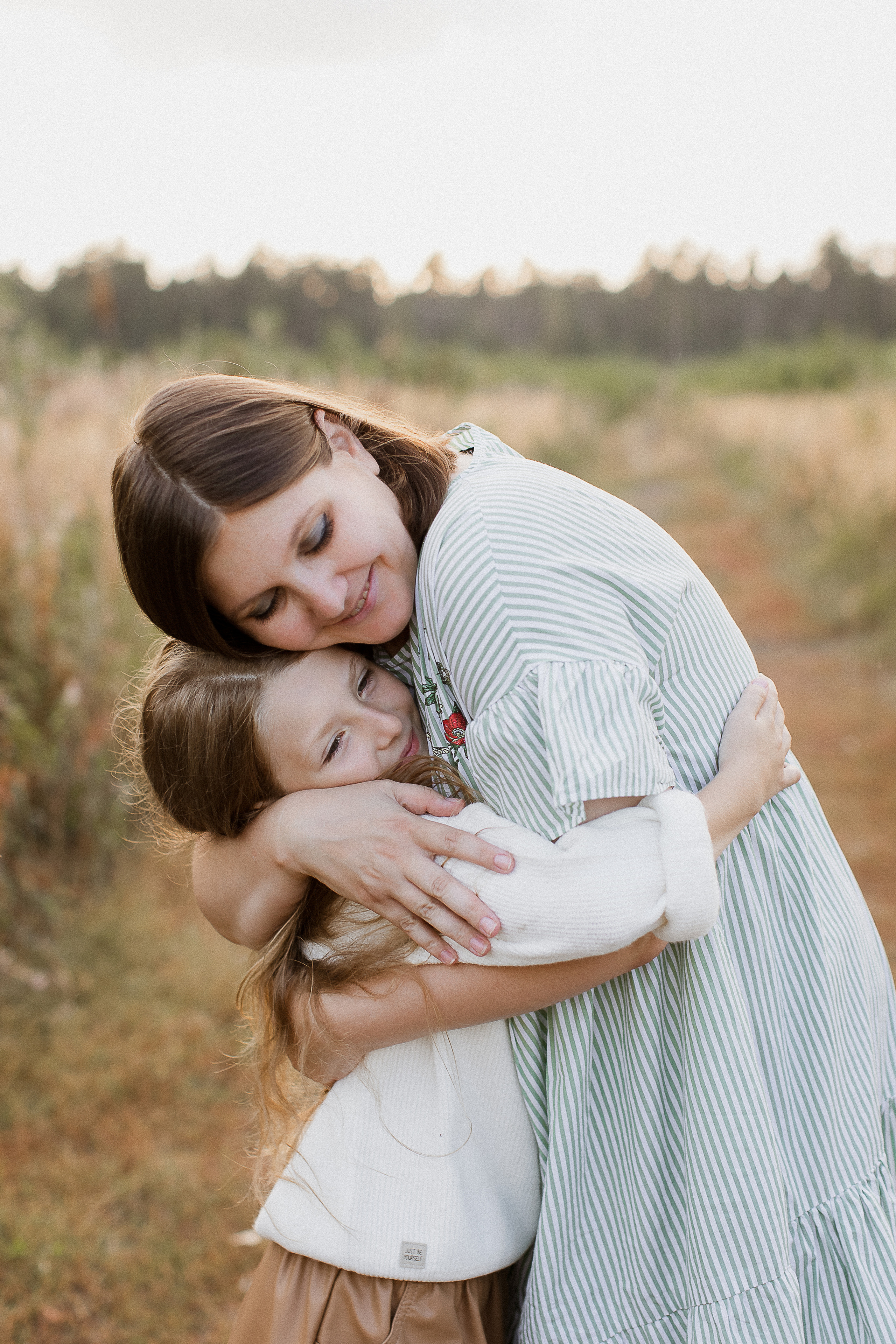 Вика, Ваня, Максим, Саша и кузнечик. Your story in photos
