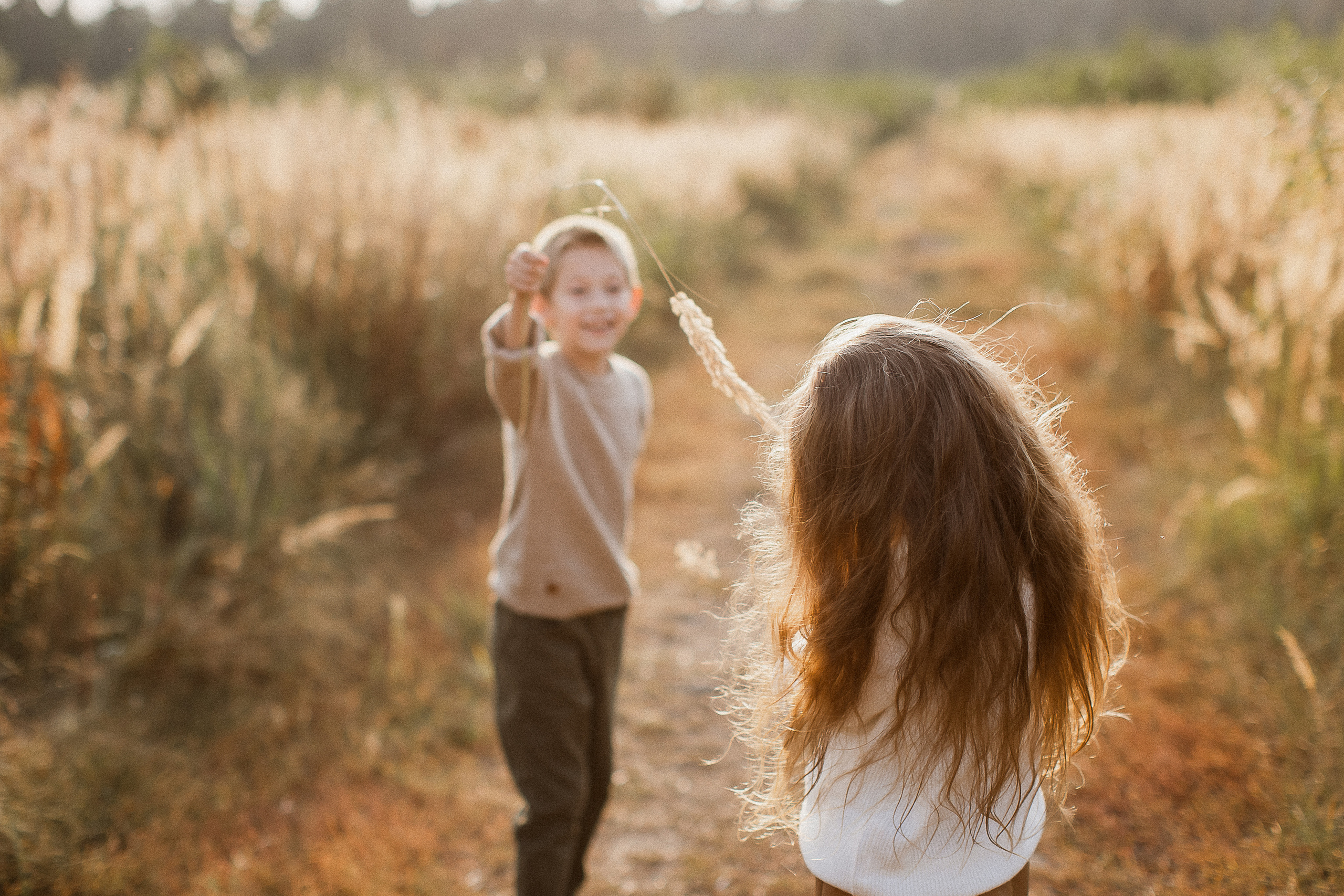 Вика, Ваня, Максим, Саша и кузнечик. Your story in photos