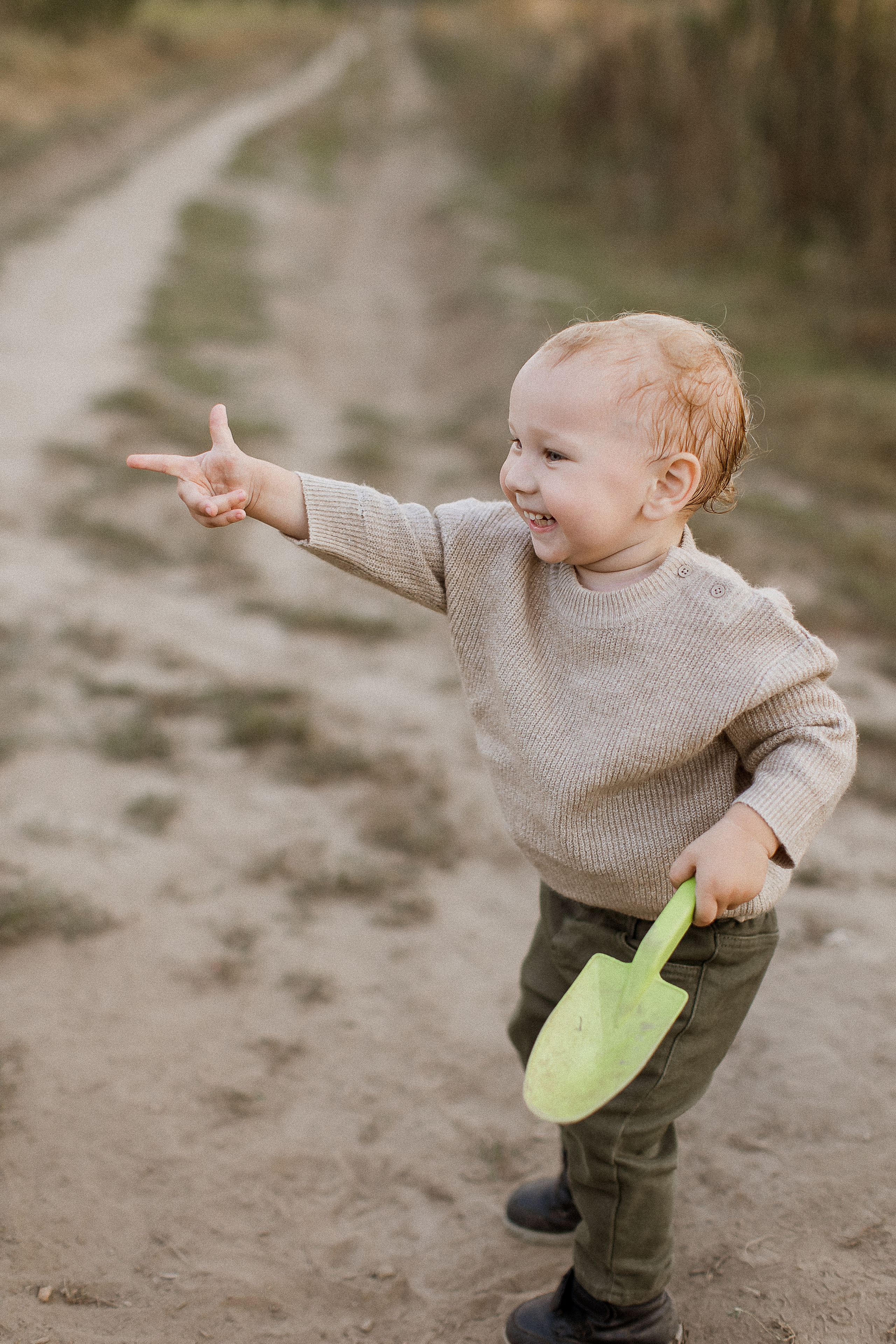 Вика, Ваня, Максим, Саша и кузнечик. Your story in photos