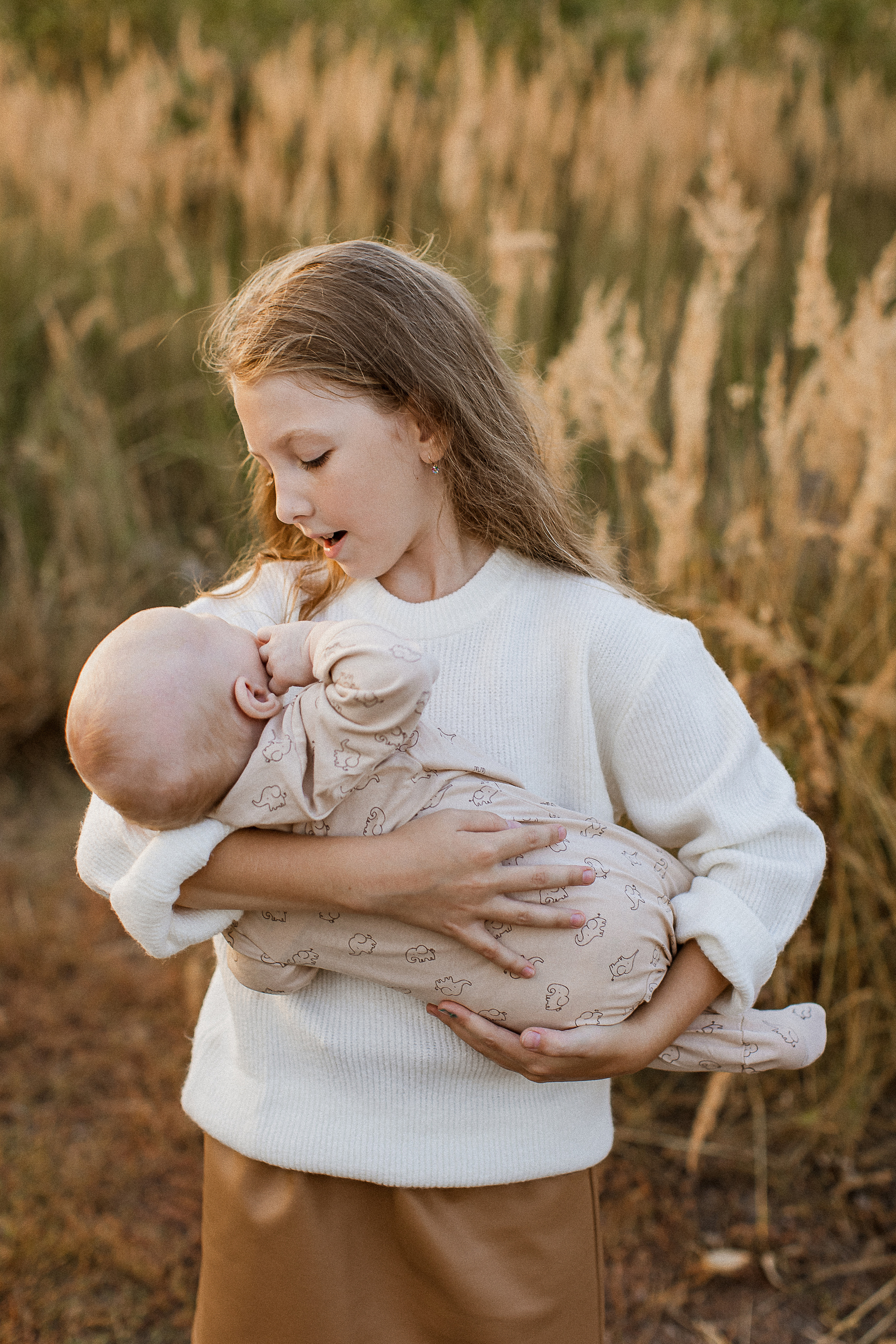 Вика, Ваня, Максим, Саша и кузнечик. Your story in photos