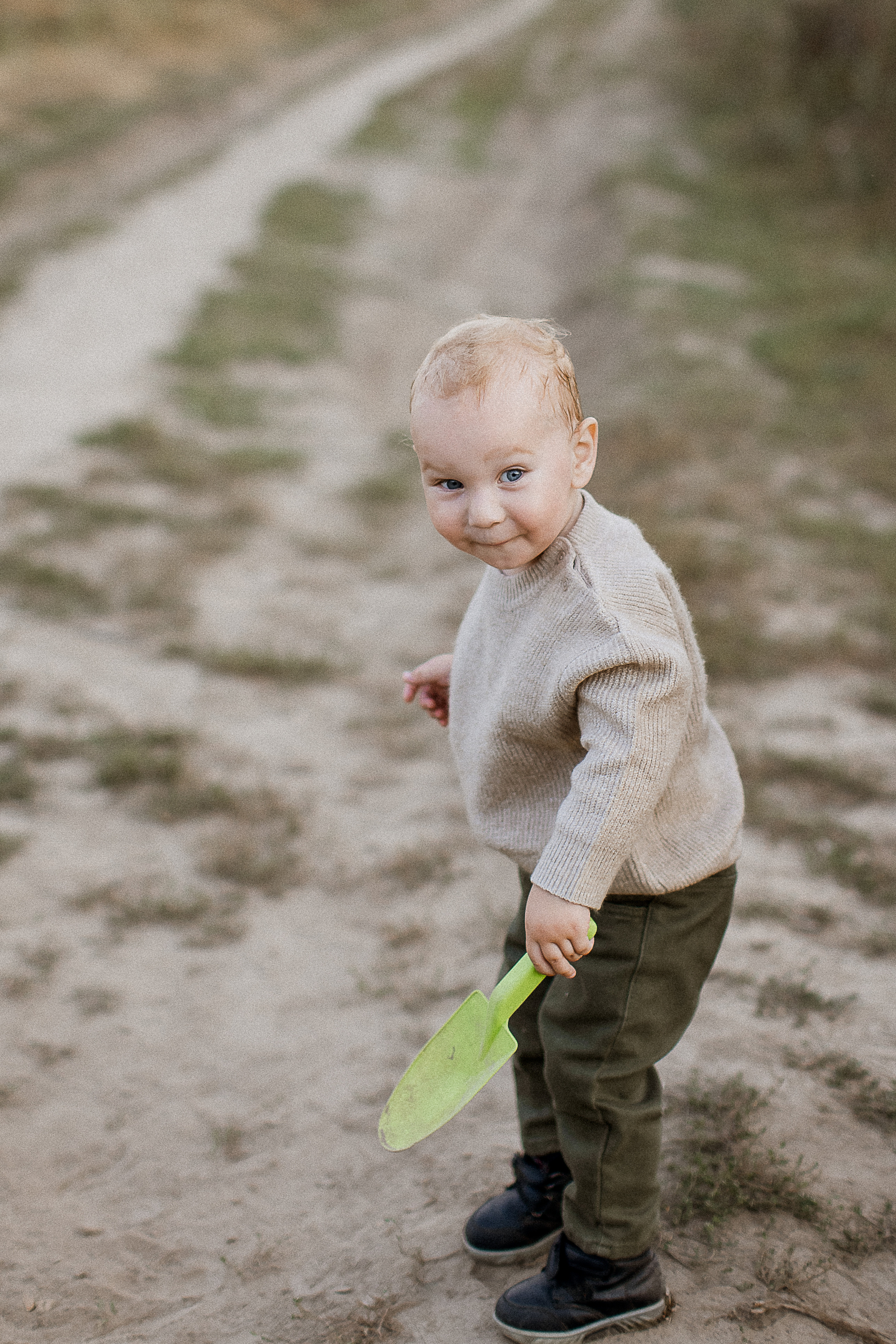 Вика, Ваня, Максим, Саша и кузнечик. Your story in photos