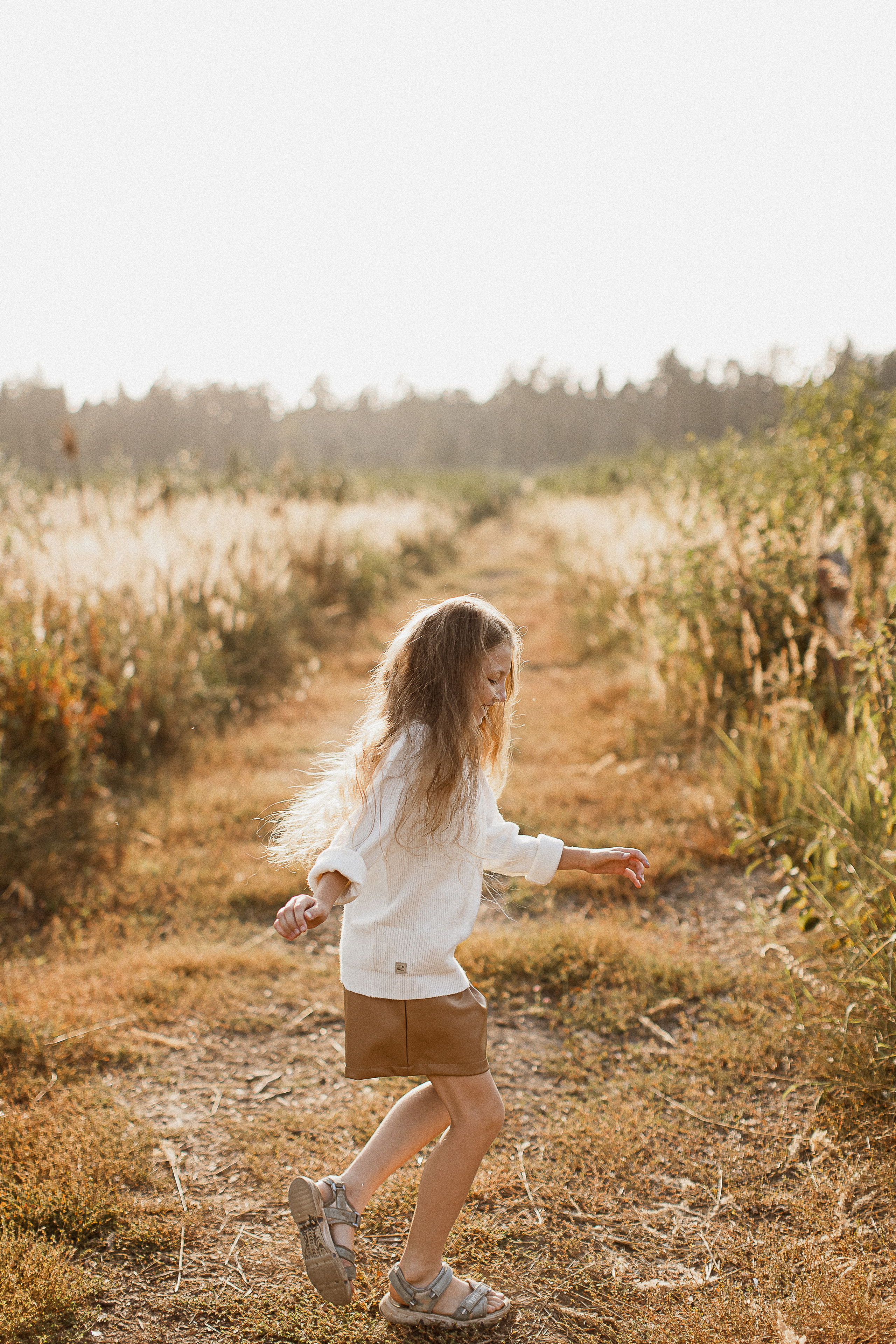 Вика, Ваня, Максим, Саша и кузнечик. Your story in photos