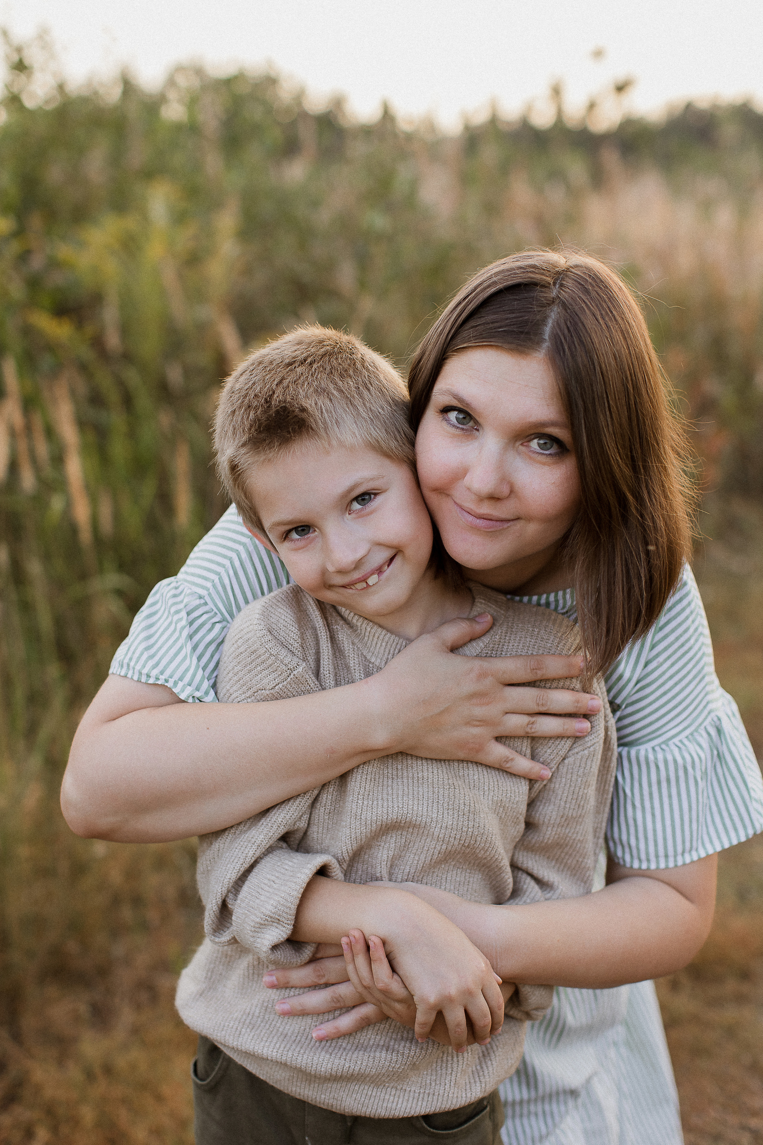 Вика, Ваня, Максим, Саша и кузнечик. Your story in photos