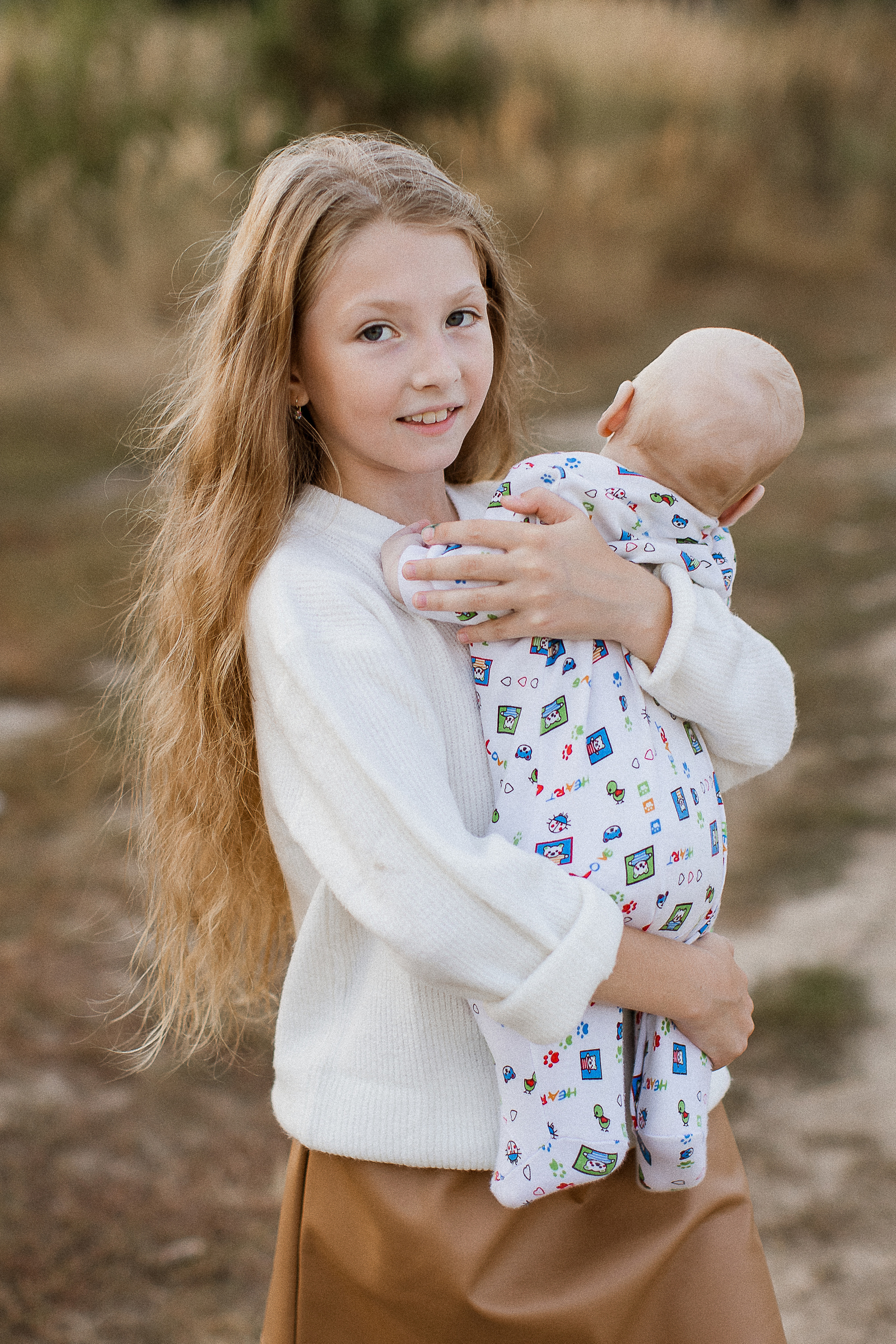 Вика, Ваня, Максим, Саша и кузнечик. Your story in photos