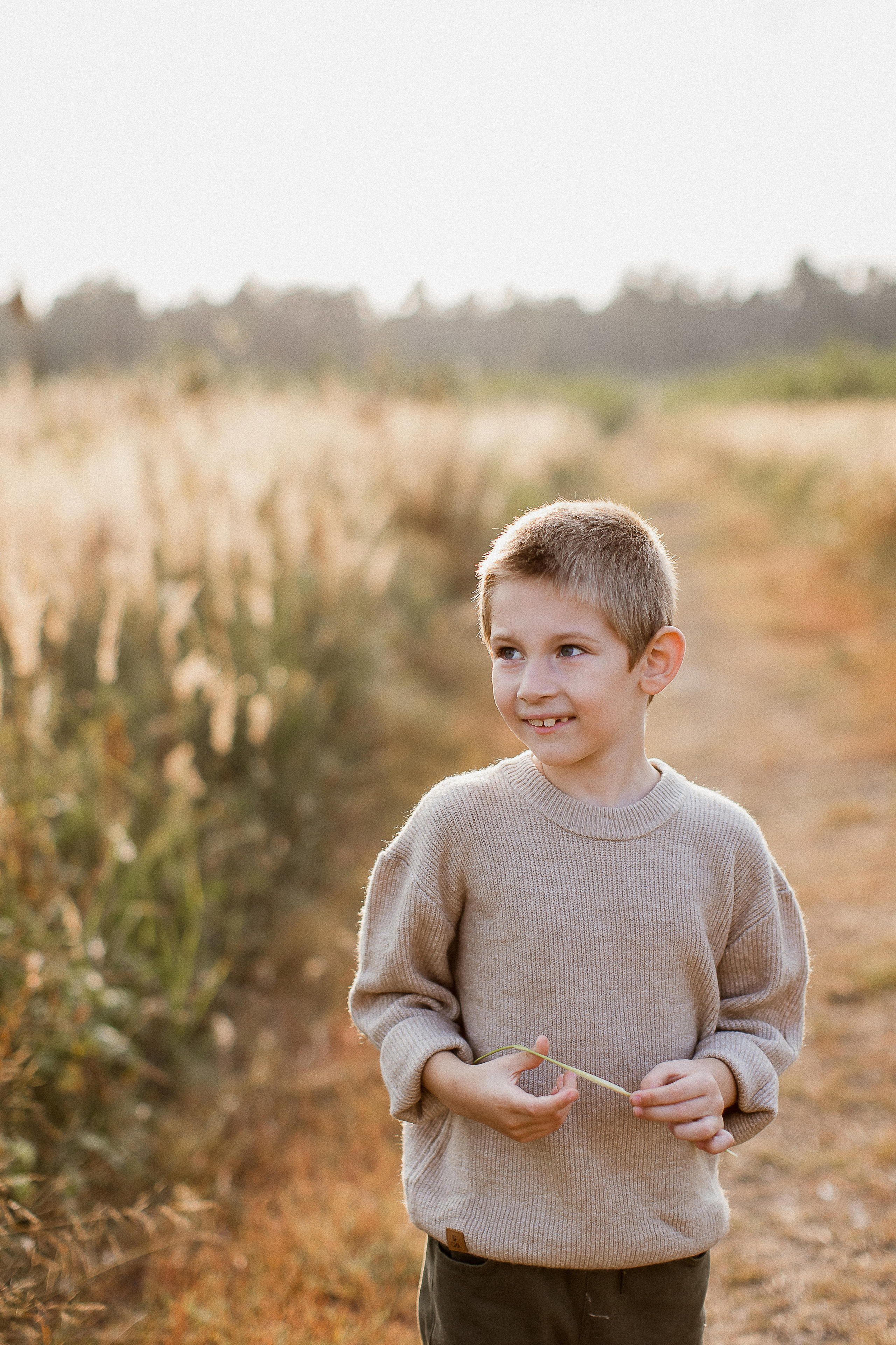 Вика, Ваня, Максим, Саша и кузнечик. Your story in photos