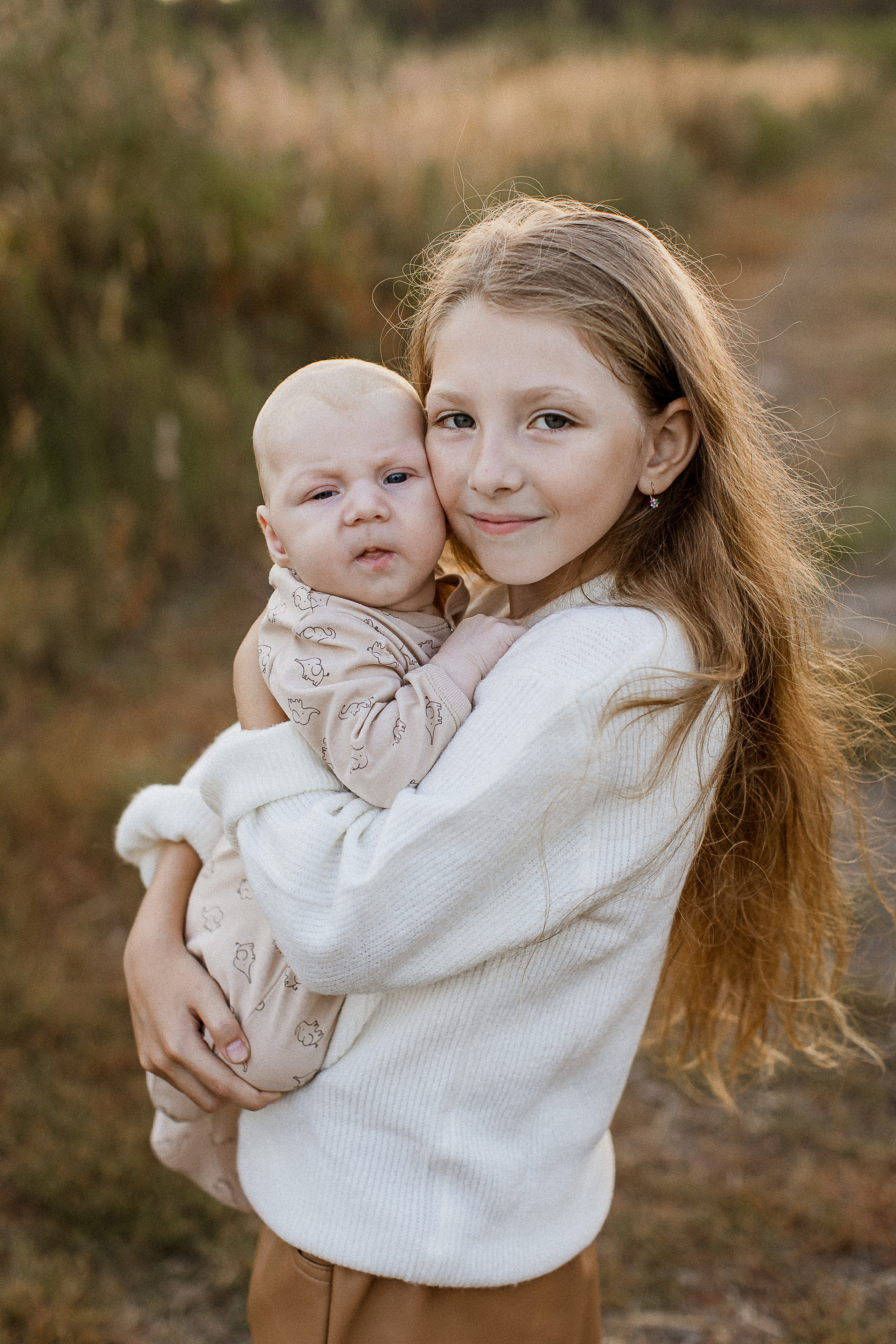 Вика, Ваня, Максим, Саша и кузнечик. Your story in photos