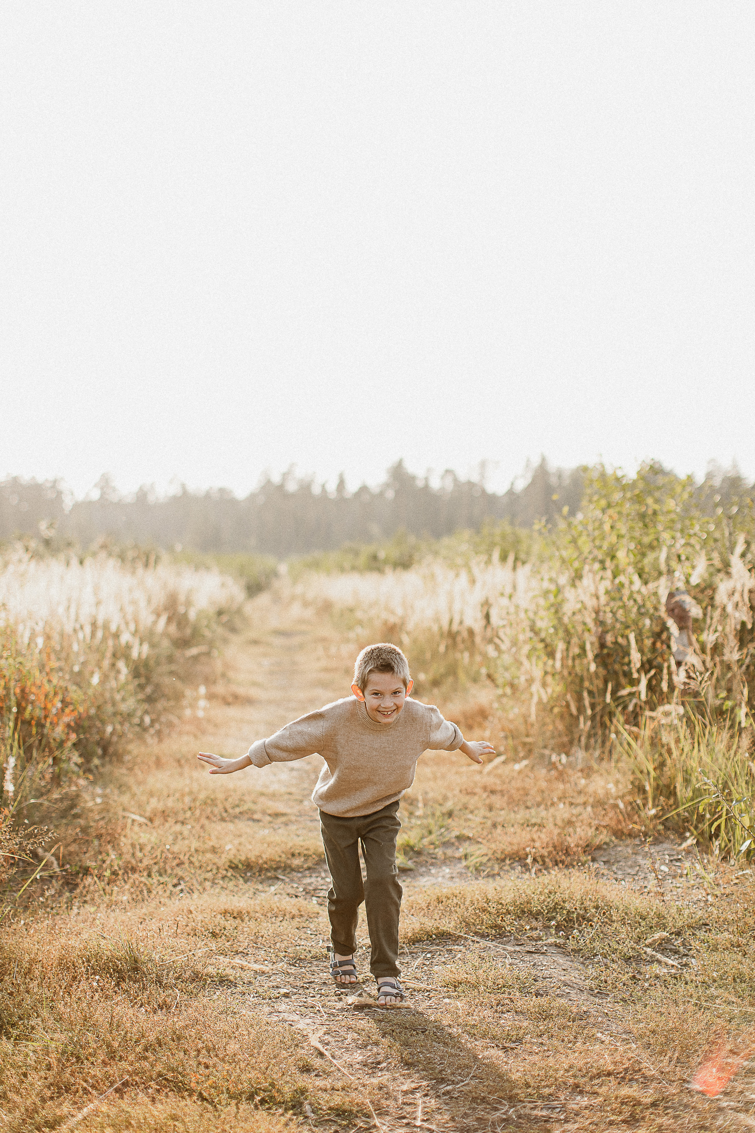 Вика, Ваня, Максим, Саша и кузнечик. Your story in photos
