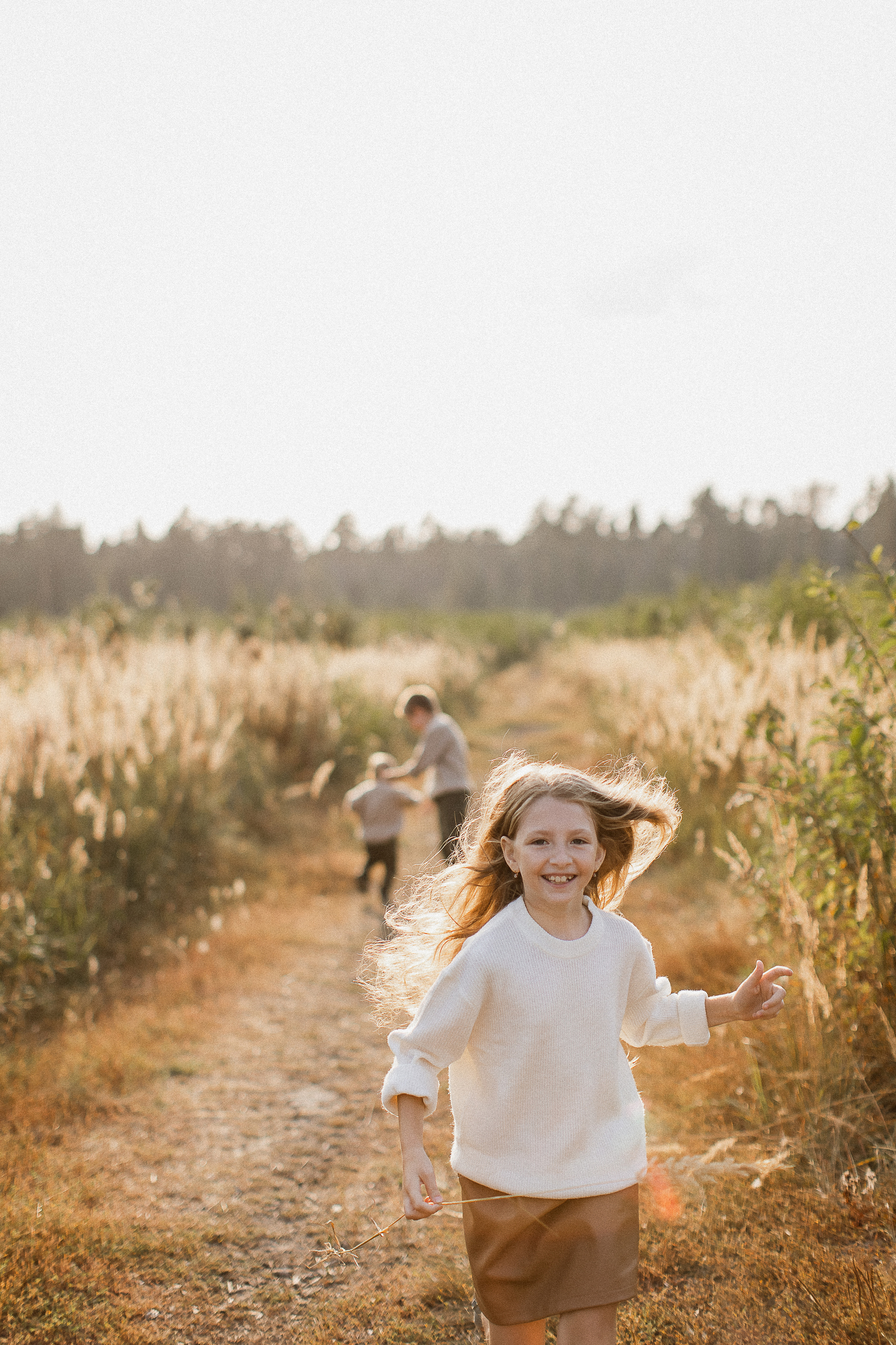 Вика, Ваня, Максим, Саша и кузнечик. Your story in photos