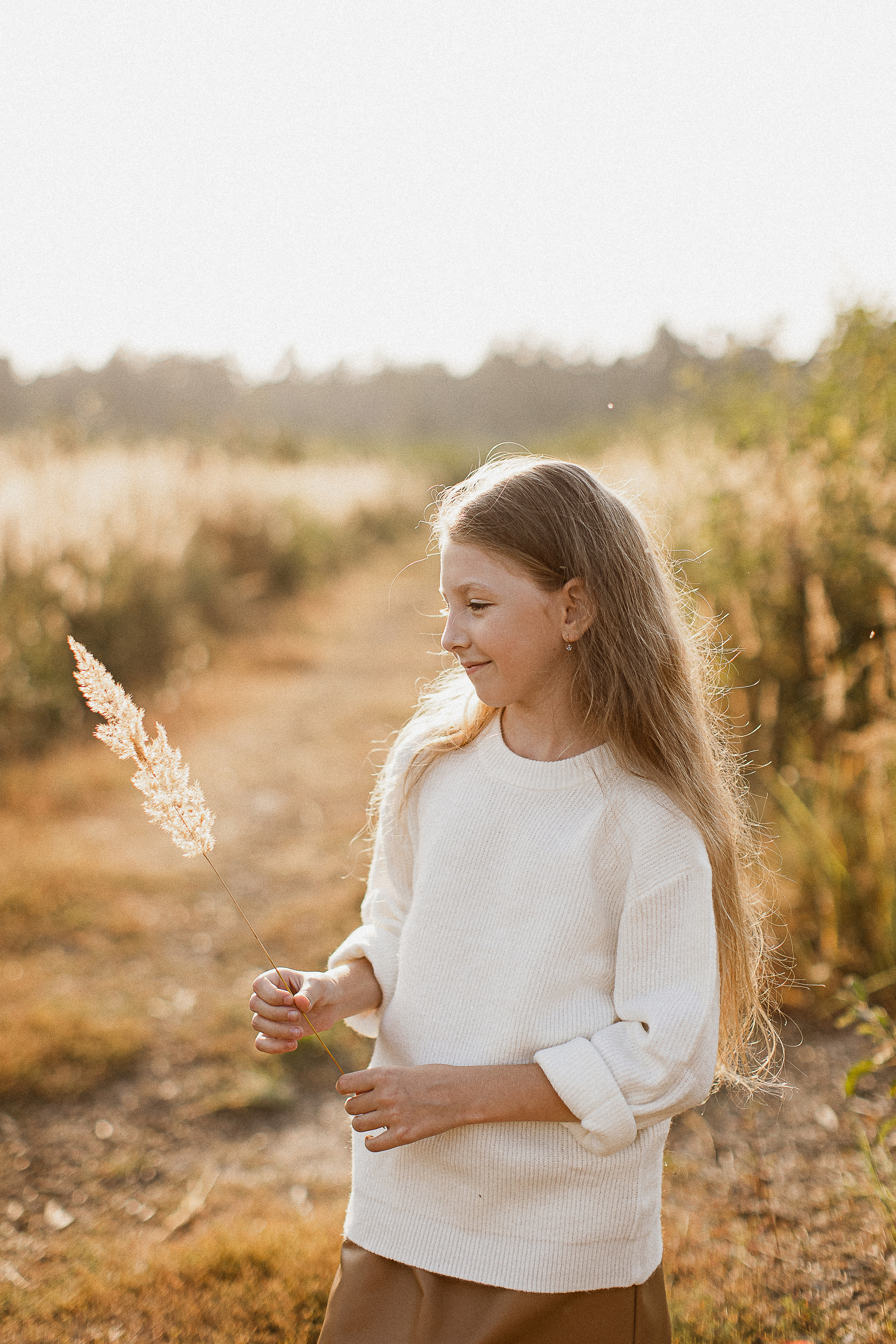 Вика, Ваня, Максим, Саша и кузнечик. Your story in photos