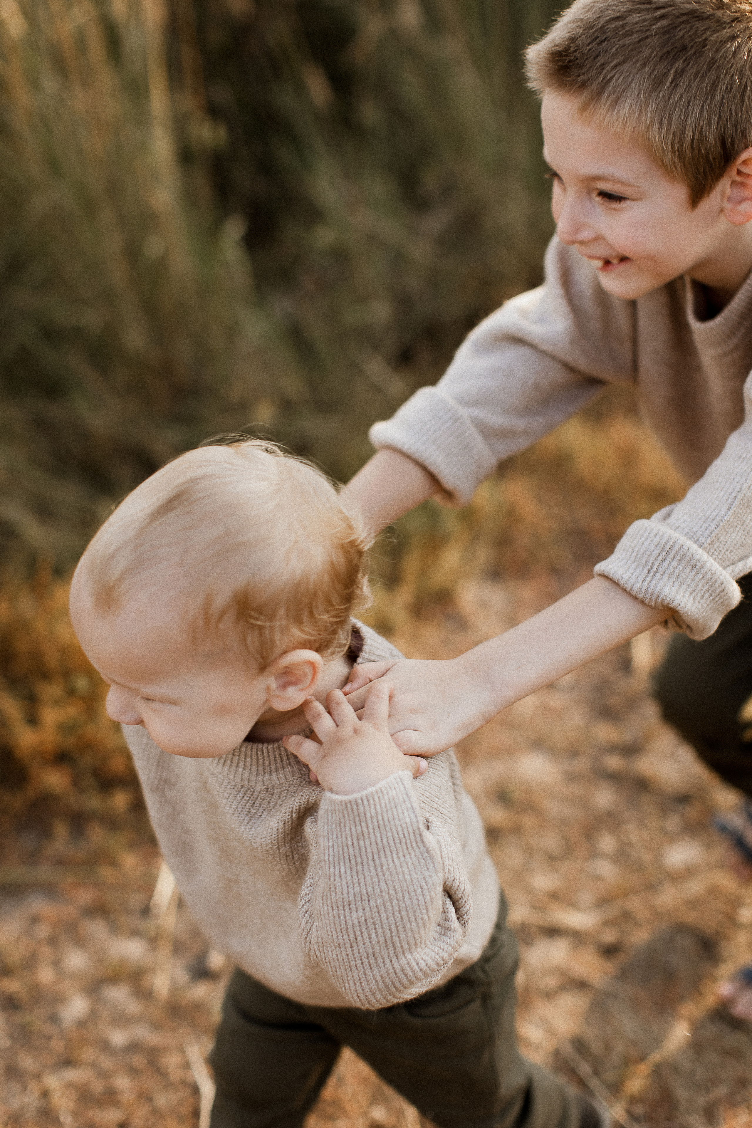 Вика, Ваня, Максим, Саша и кузнечик. Your story in photos
