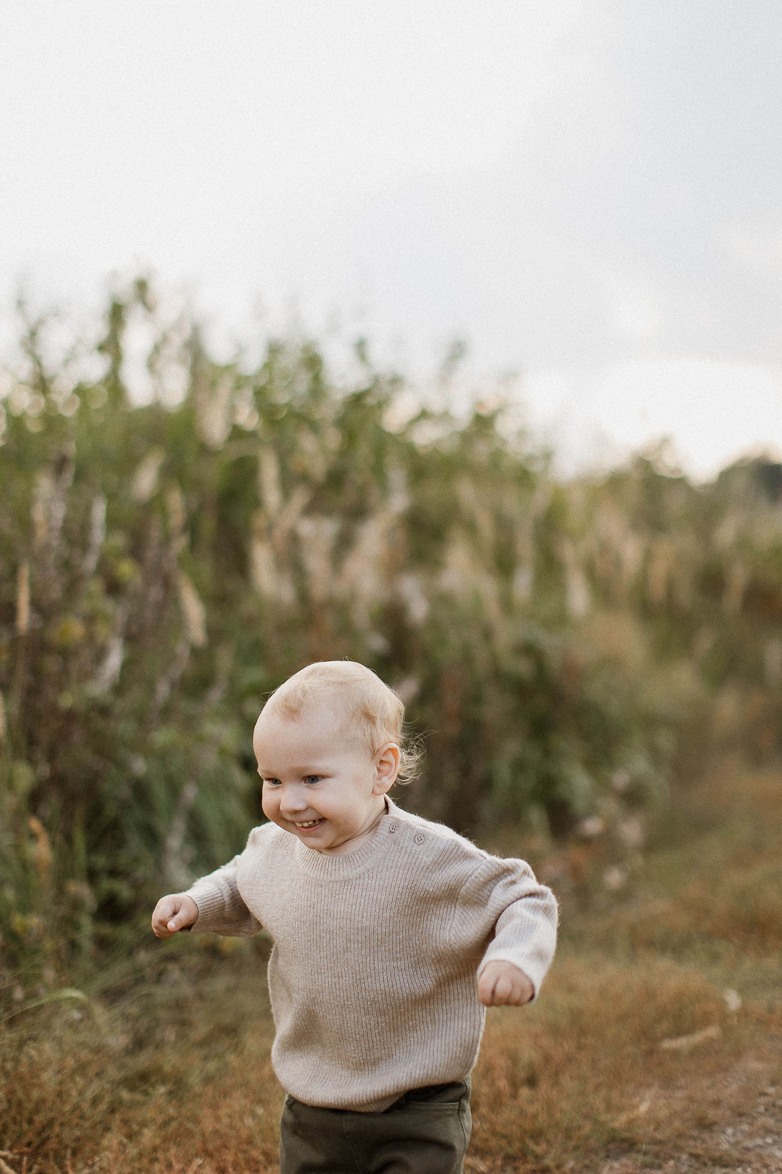 Вика, Ваня, Максим, Саша и кузнечик. Your story in photos