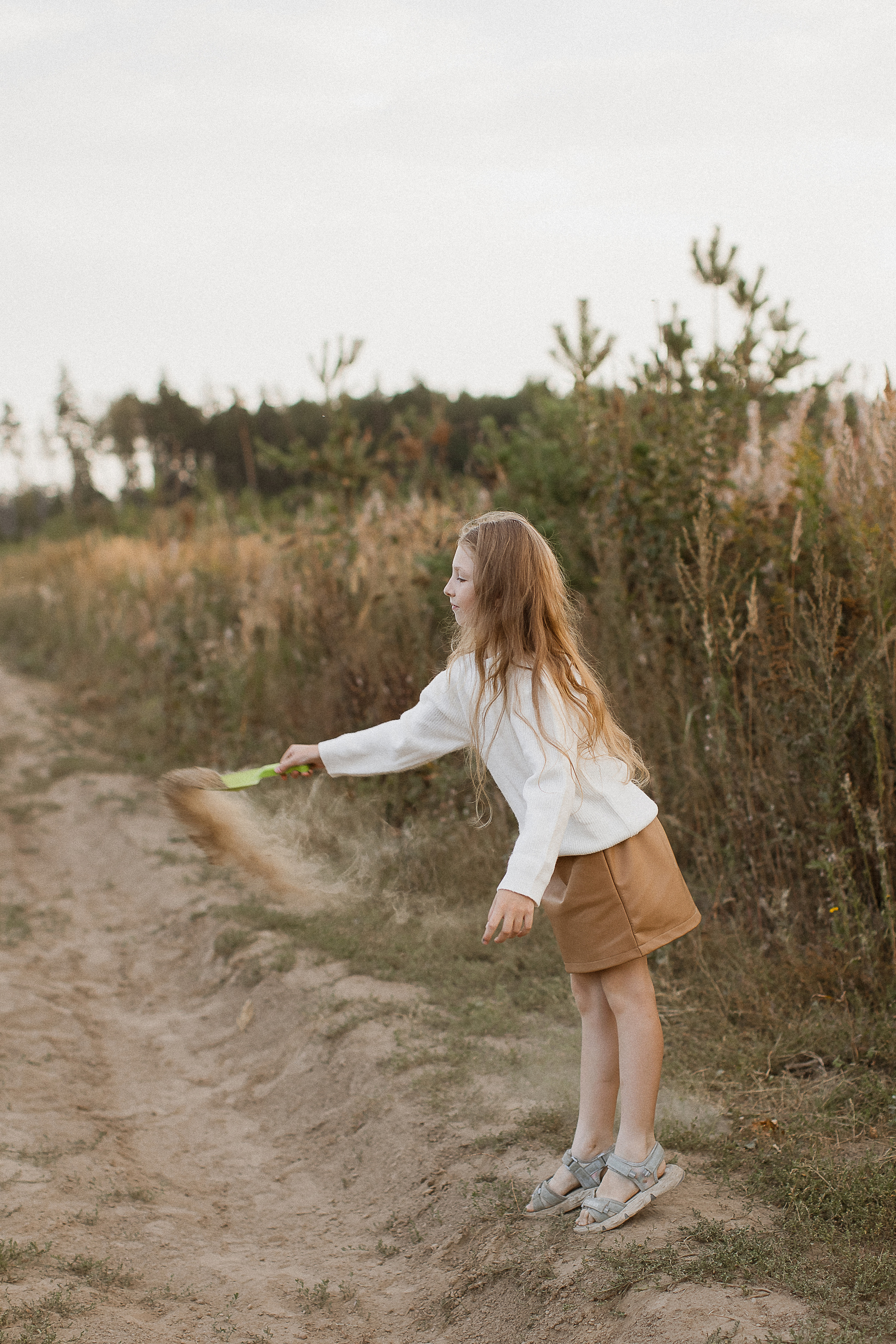 Вика, Ваня, Максим, Саша и кузнечик. Your story in photos