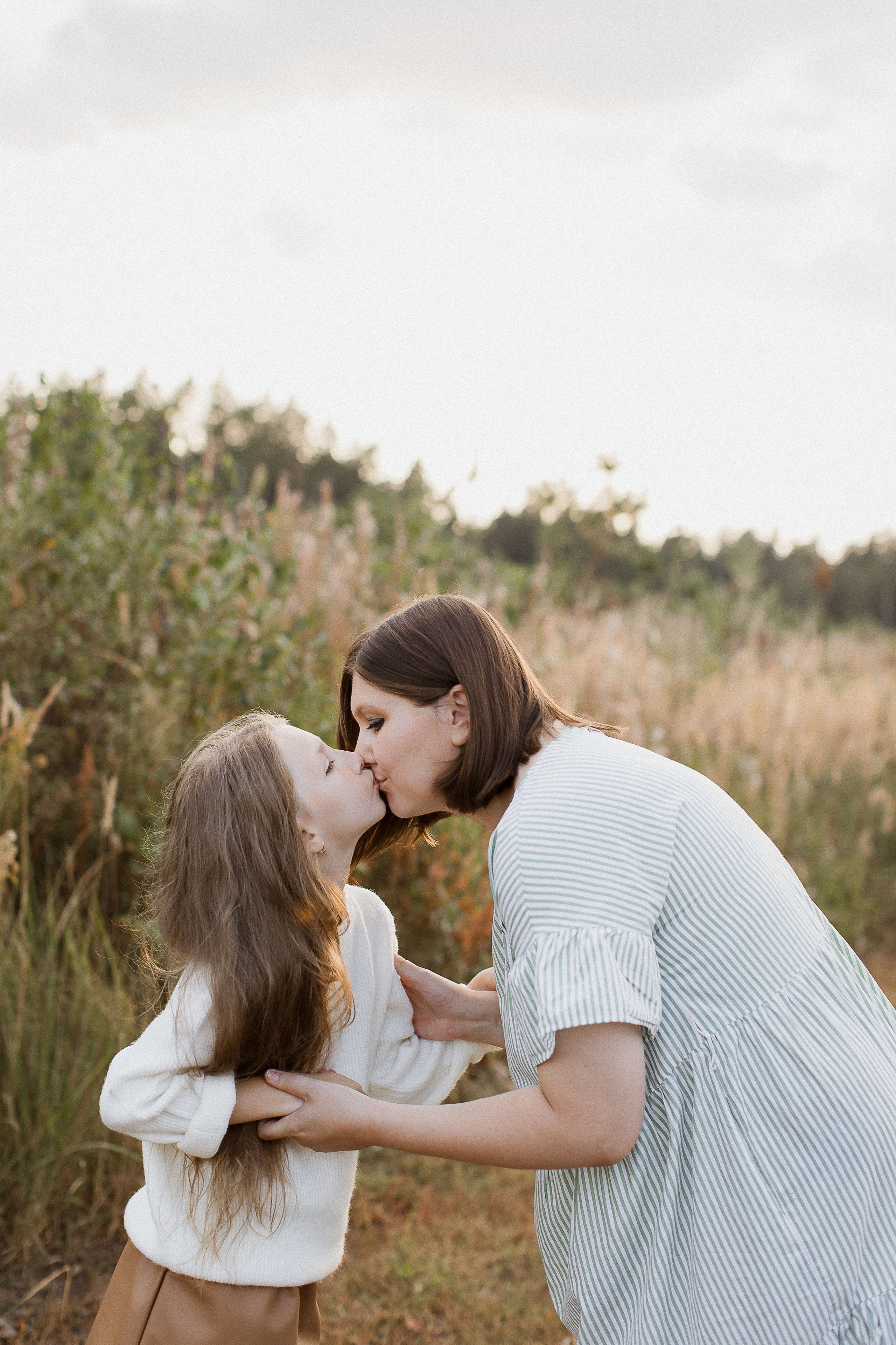 Вика, Ваня, Максим, Саша и кузнечик. Your story in photos
