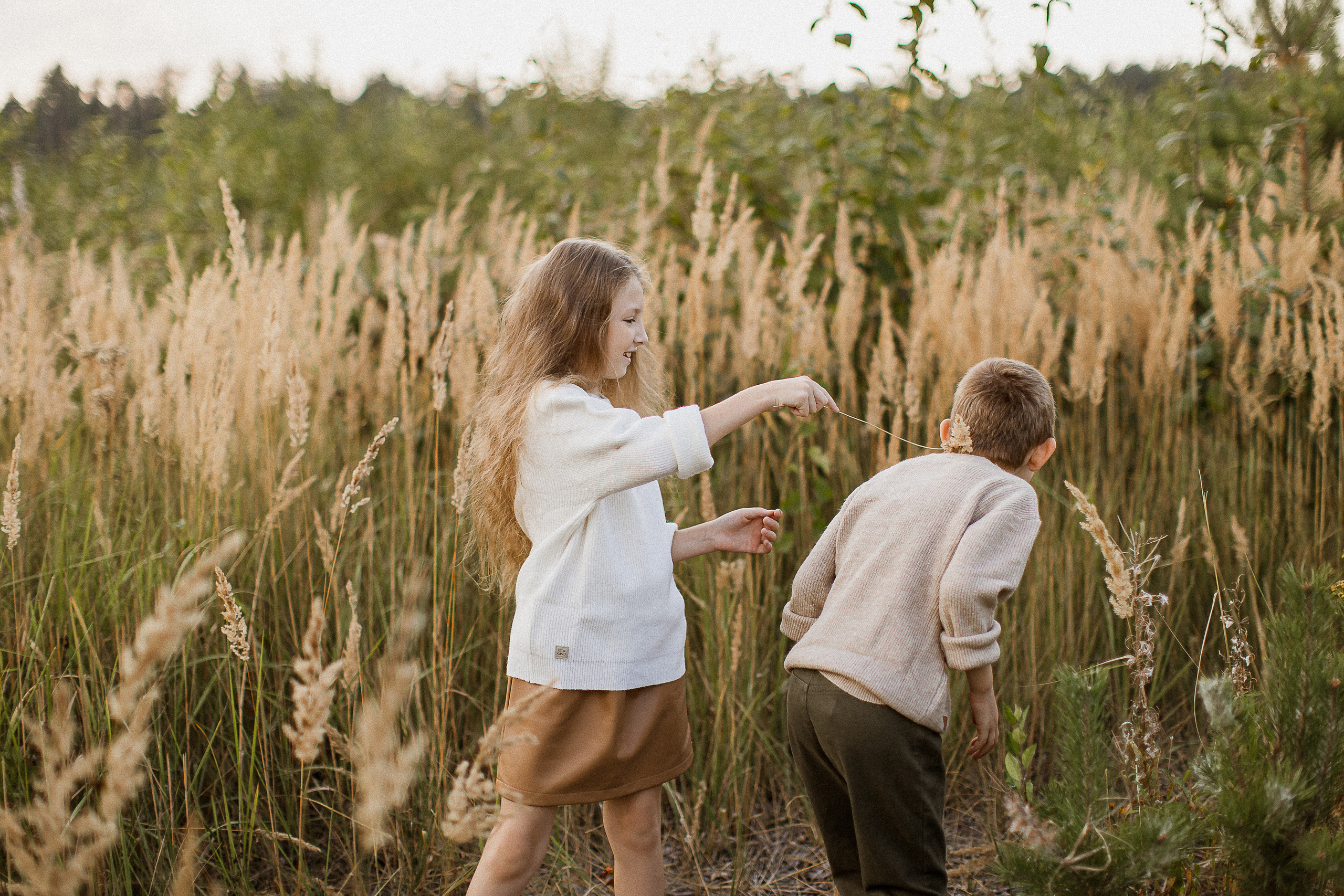 Вика, Ваня, Максим, Саша и кузнечик. Your story in photos