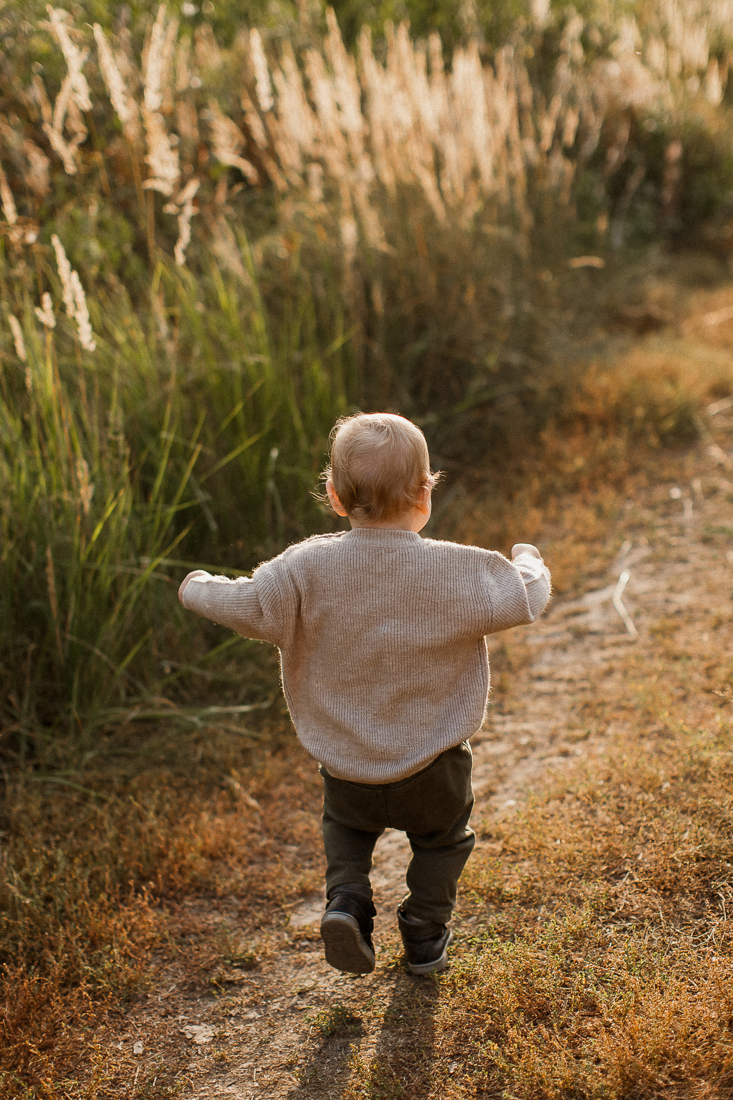 Вика, Ваня, Максим, Саша и кузнечик. Your story in photos