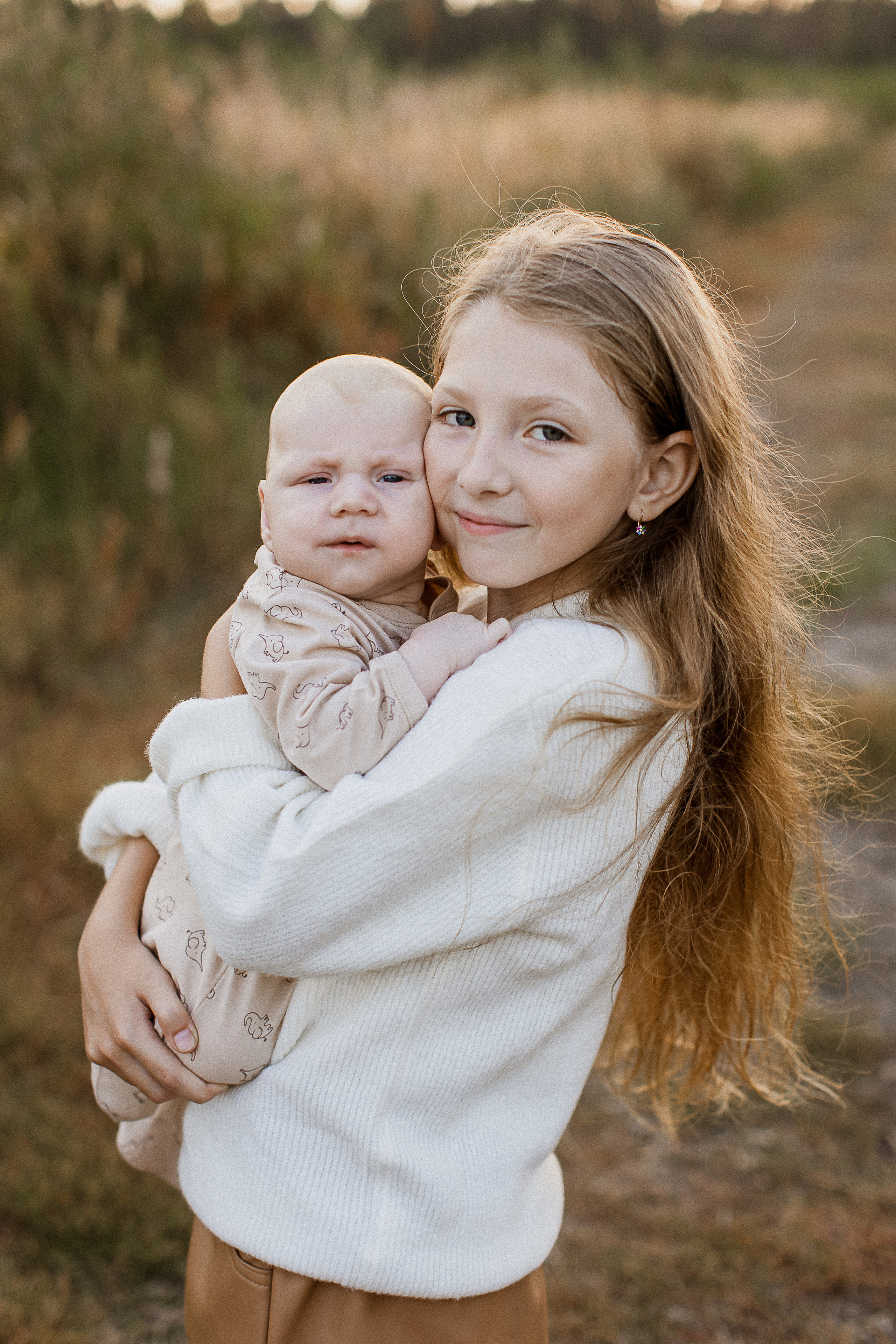 Вика, Ваня, Максим, Саша и кузнечик. Your story in photos