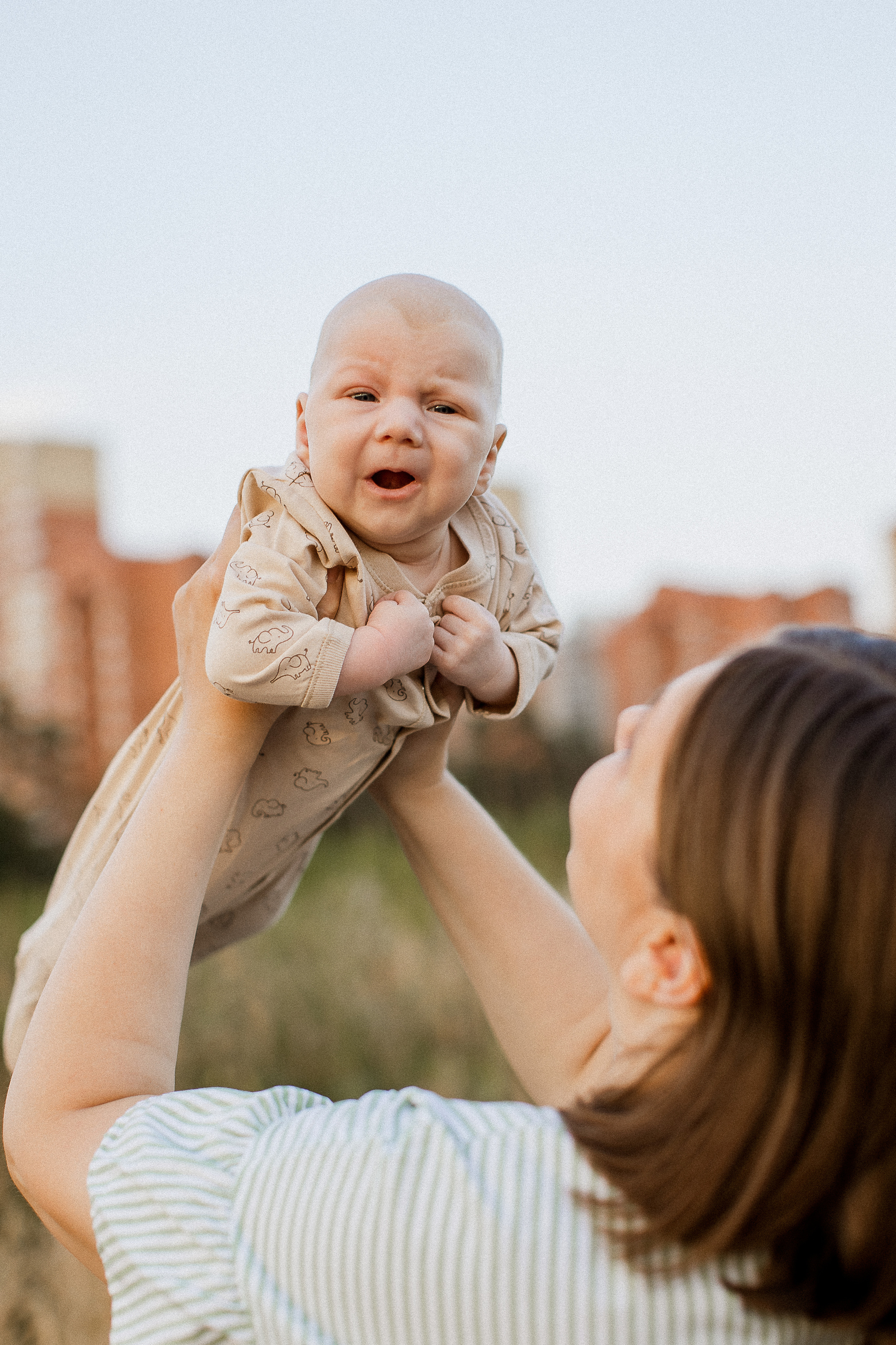 Вика, Ваня, Максим, Саша и кузнечик. Your story in photos