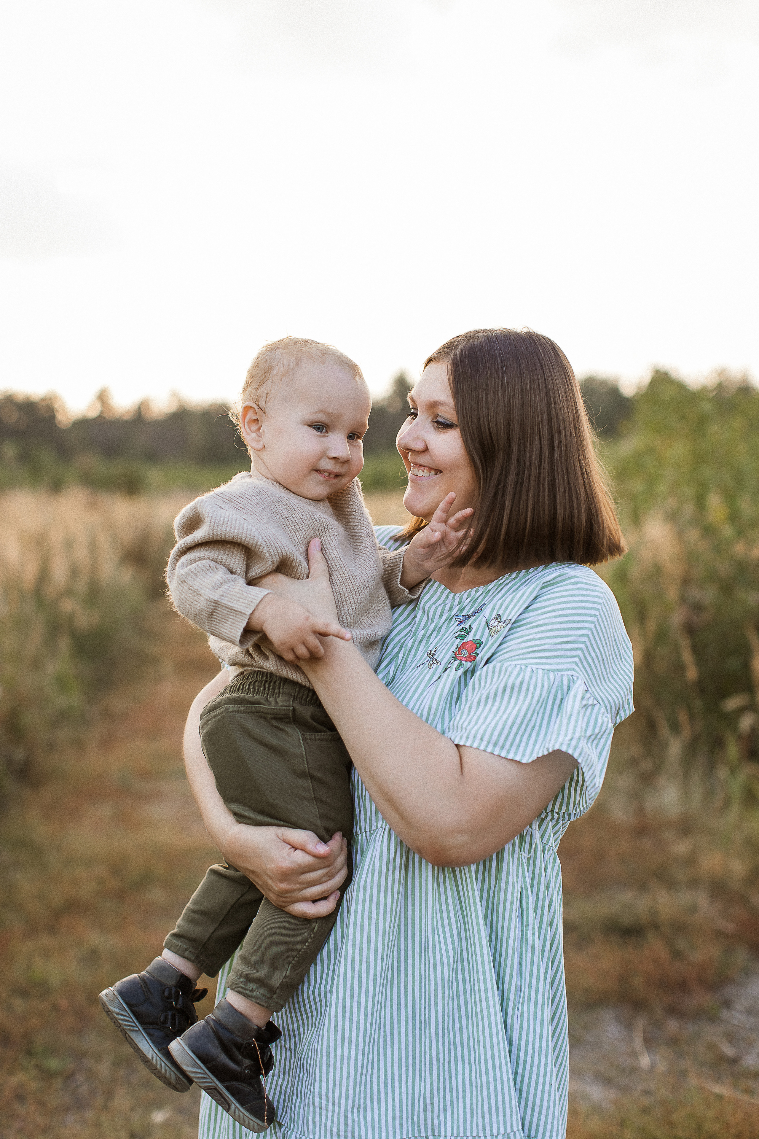 Вика, Ваня, Максим, Саша и кузнечик. Your story in photos