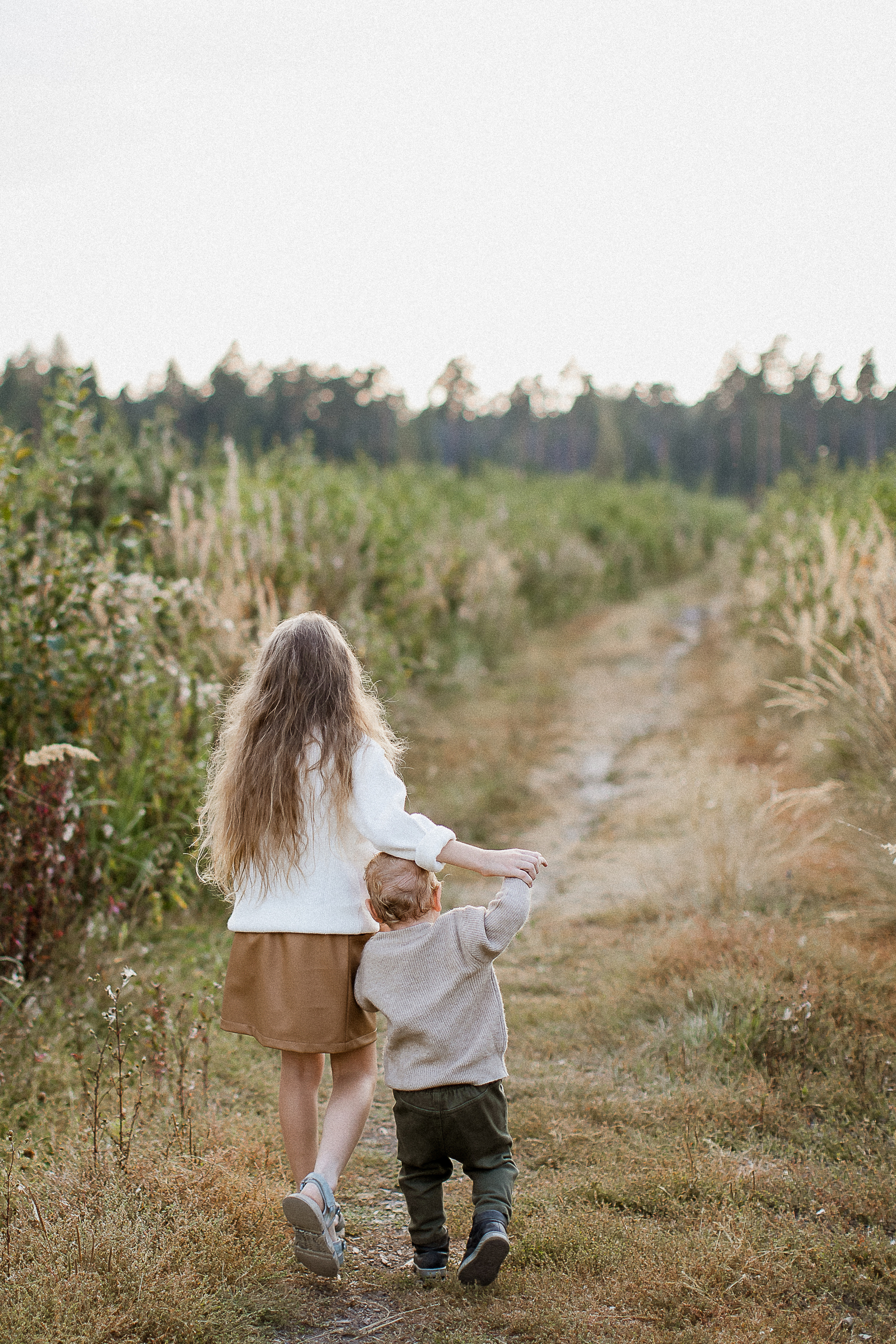 Вика, Ваня, Максим, Саша и кузнечик. Your story in photos