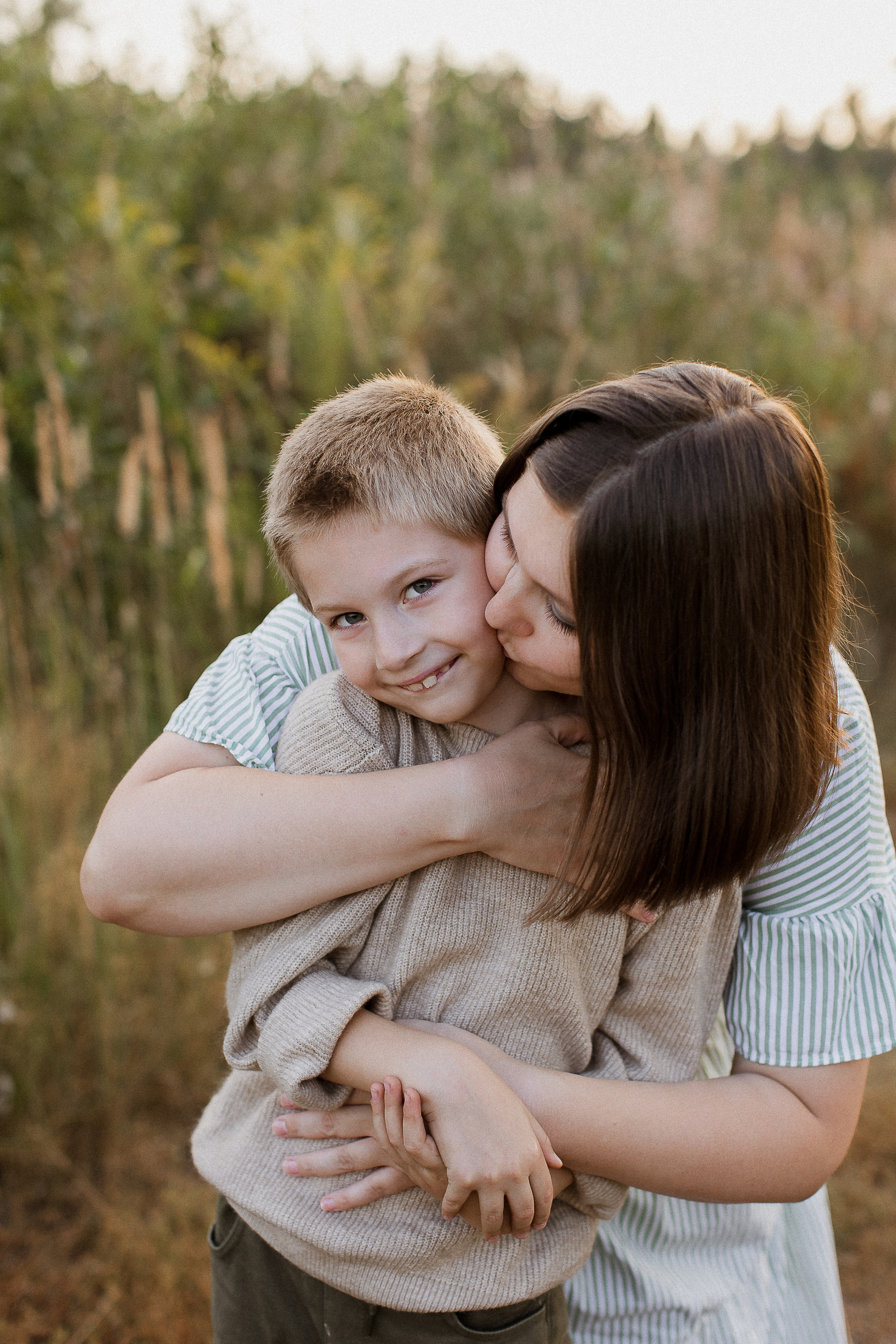 Вика, Ваня, Максим, Саша и кузнечик. Your story in photos