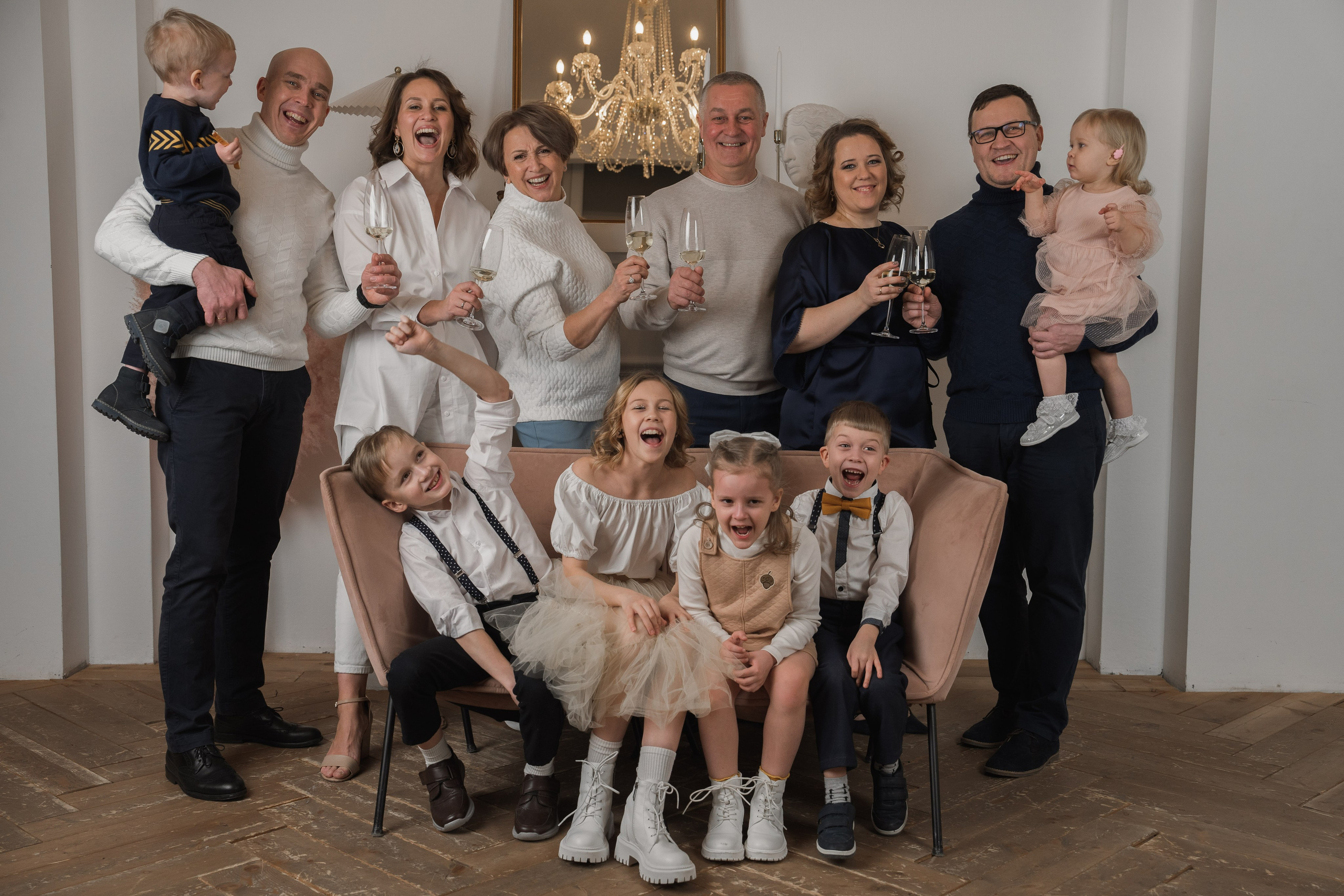 Новогодняя фотосессия большой семьи в студии. Семейный фотограф Екатеринбург Татьяна Девятых
