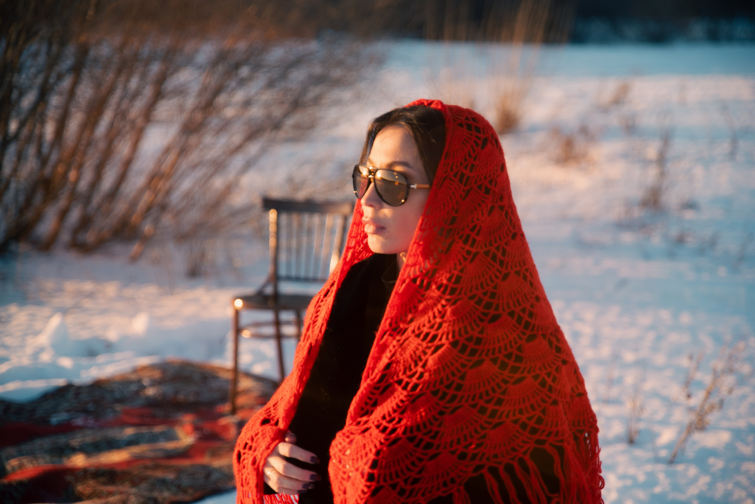 Фотосессия с красным ковром на снегу. Семейный фотограф в Миассе Ольга Широковская